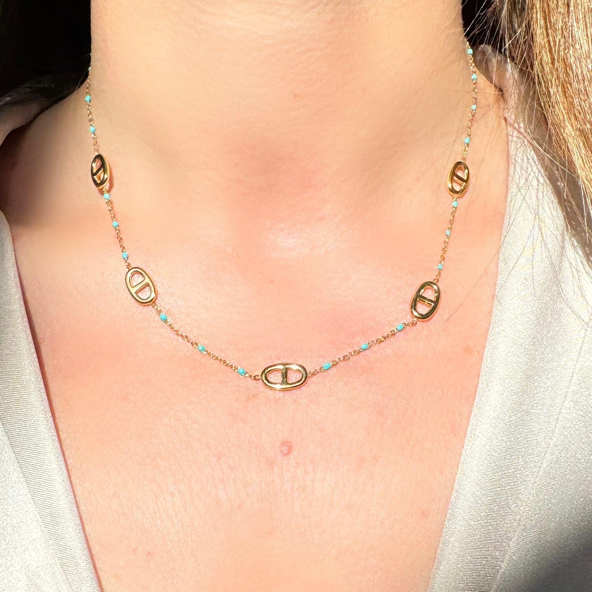 Collier Maillons Marins Dorés – Chaîne Perlée Colorée émail