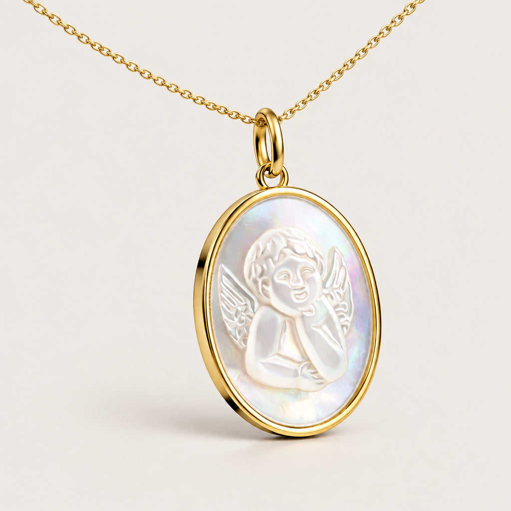 Collier “Médaille Ange nacrée ” plaqué or