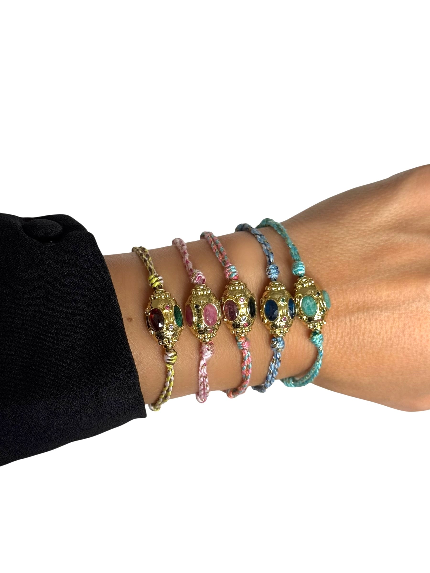 Bracelet Talisman Tressé – Perle Dorée & Cristaux Protecteurs