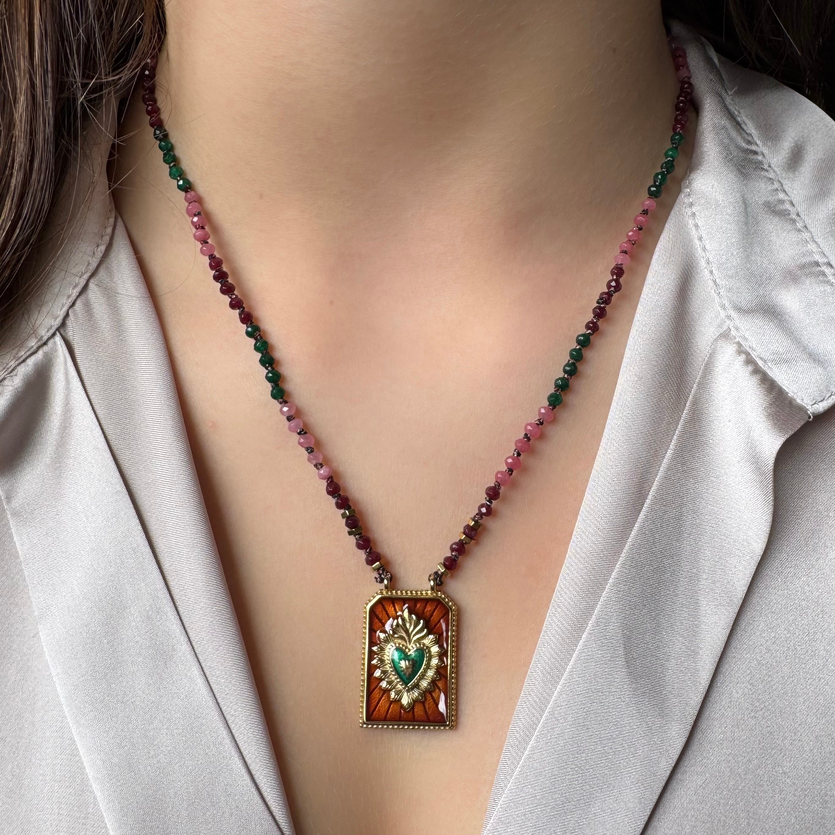 Collier Cœur Sacré – Pierres fines & Émail