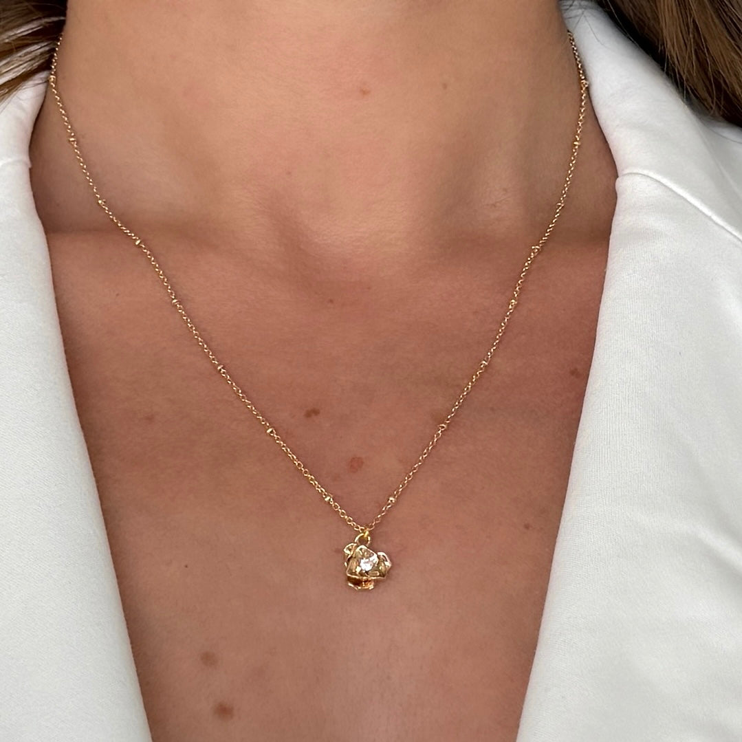 Gold-plated “Camellia” necklace