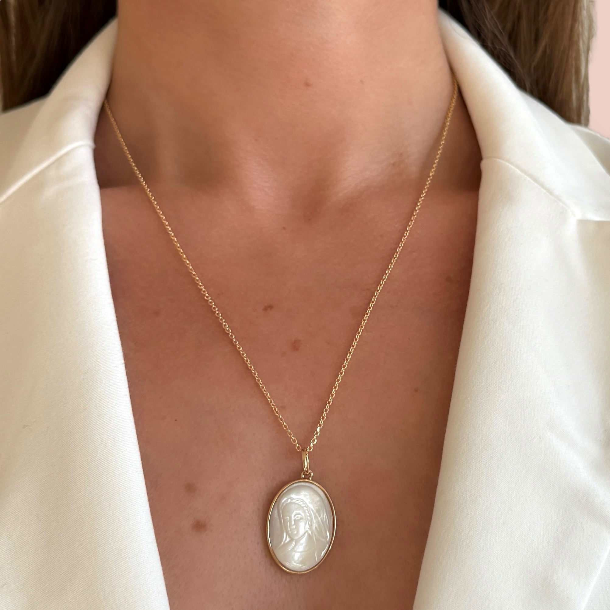 Gold-plated “Virgin Mary mother-of-pearl medal” necklace
