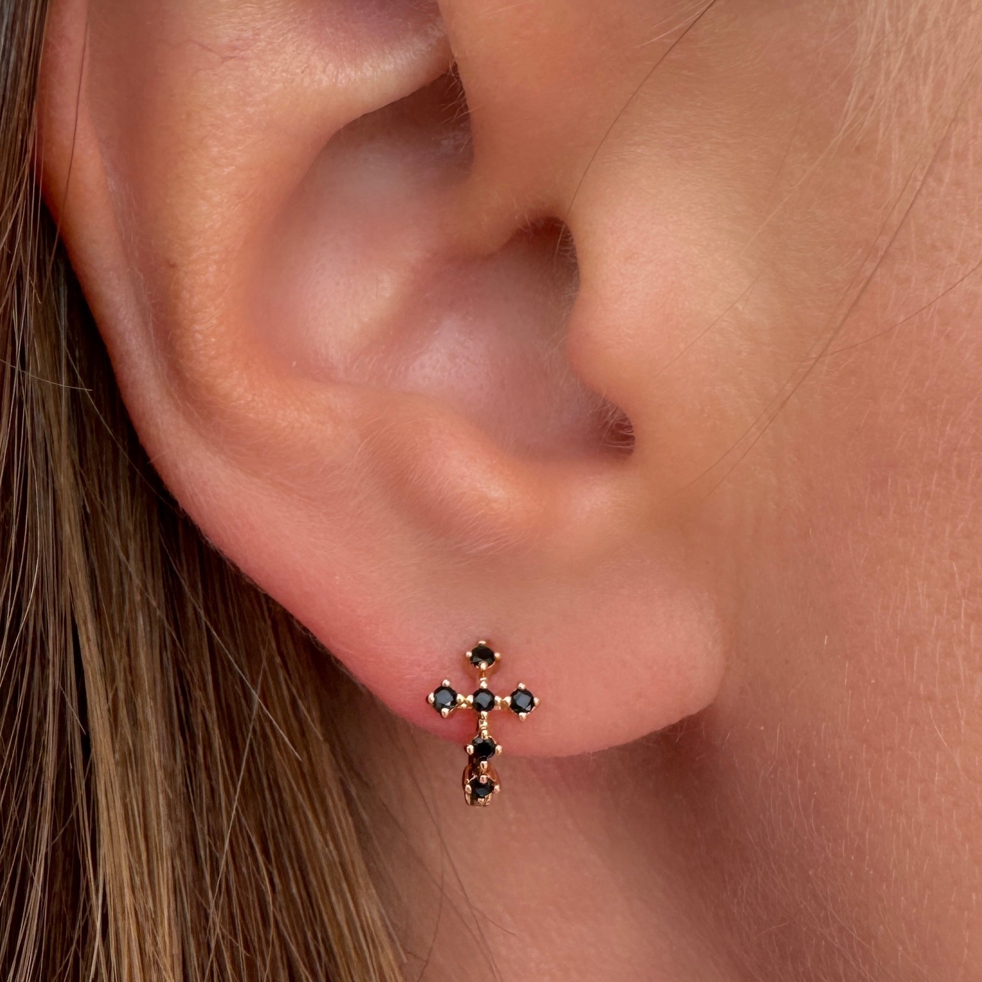 Boucles d’oreilles « mini créoles croix » plaqué or