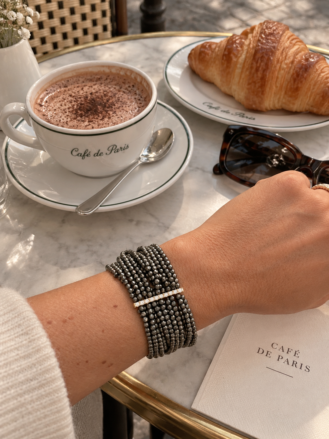 Bracelet multi-rangs en pierres et barre de strass