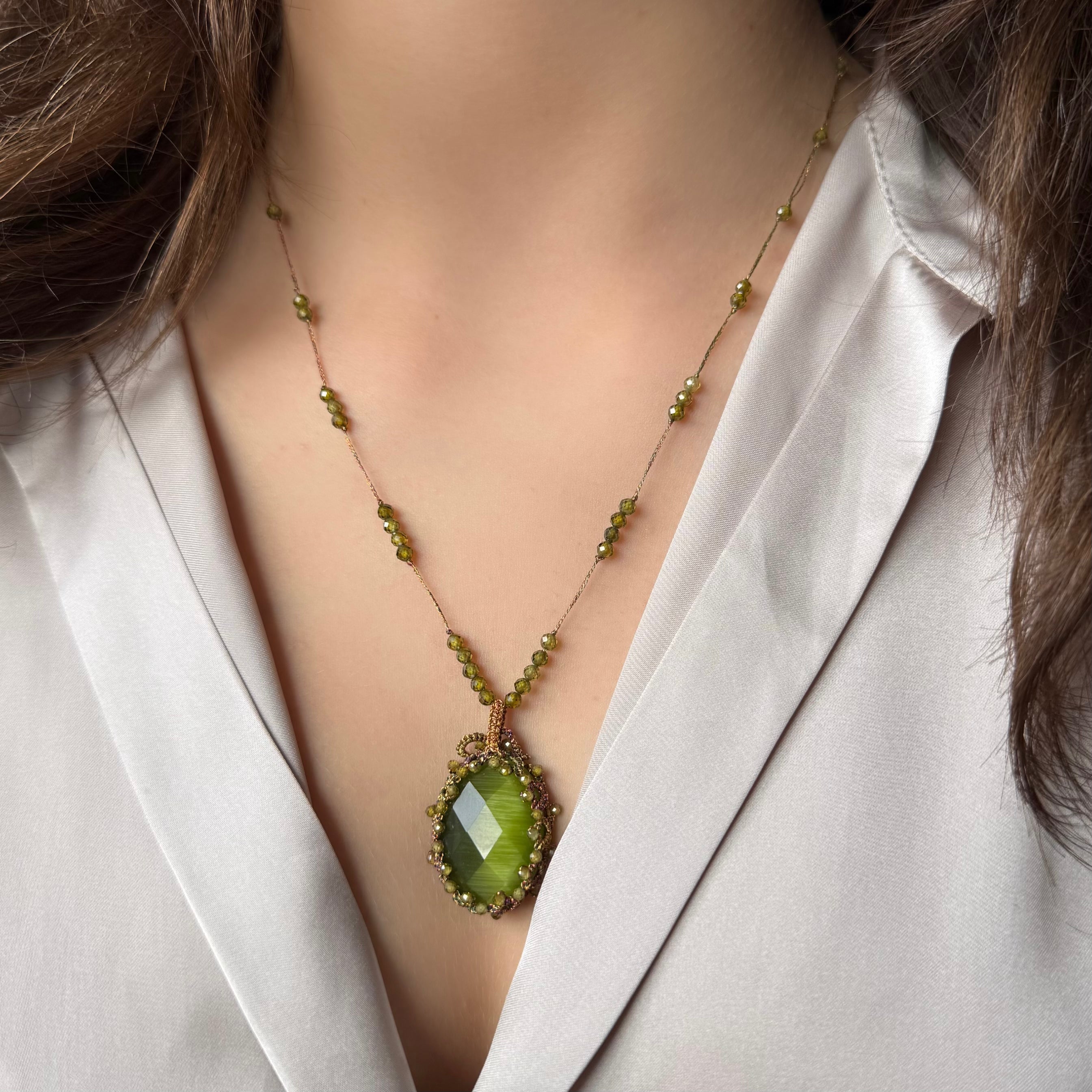 Collier Fil perlé « Pierre vert intense »