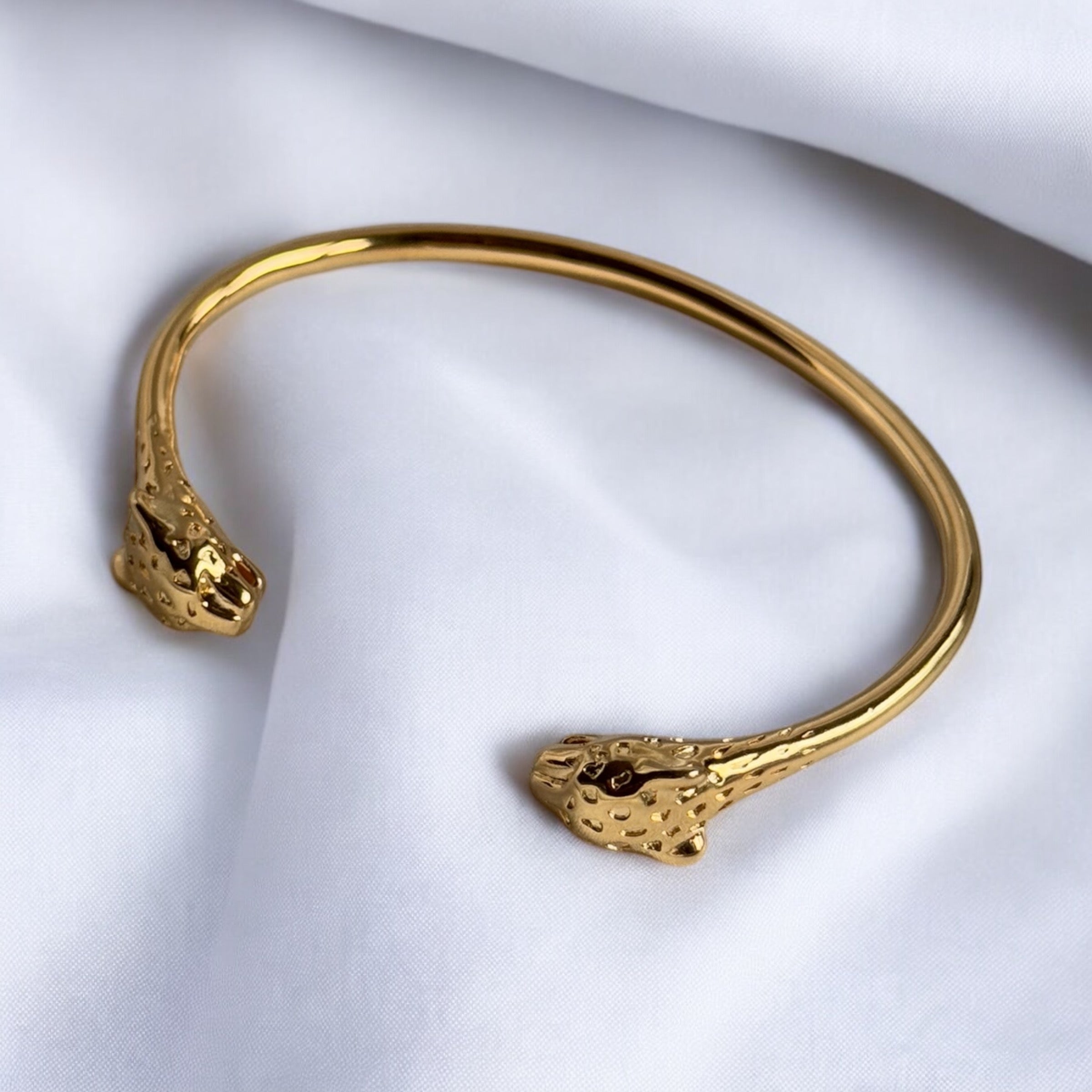 Gold-plated “Panther Ring” bracelet