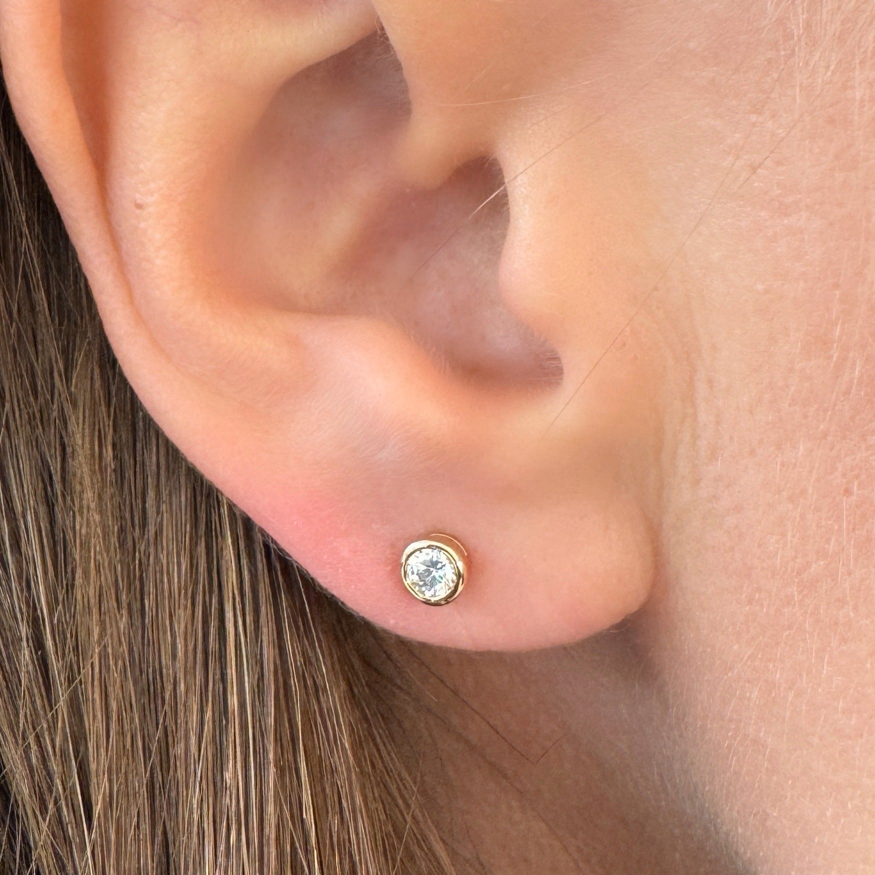 Gold-plated “Serti Clos S” earrings