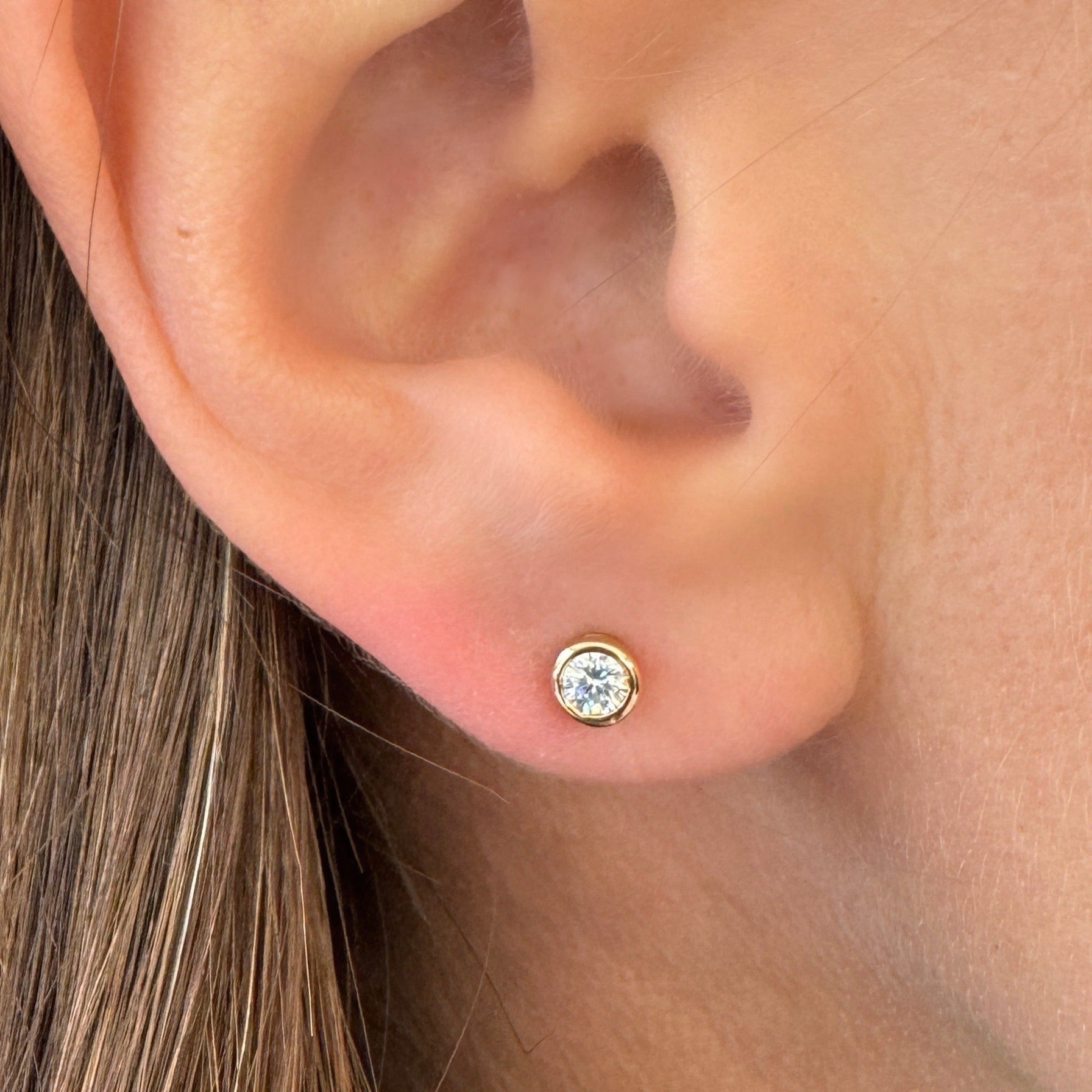 Gold-plated “Serti Clos S” earrings