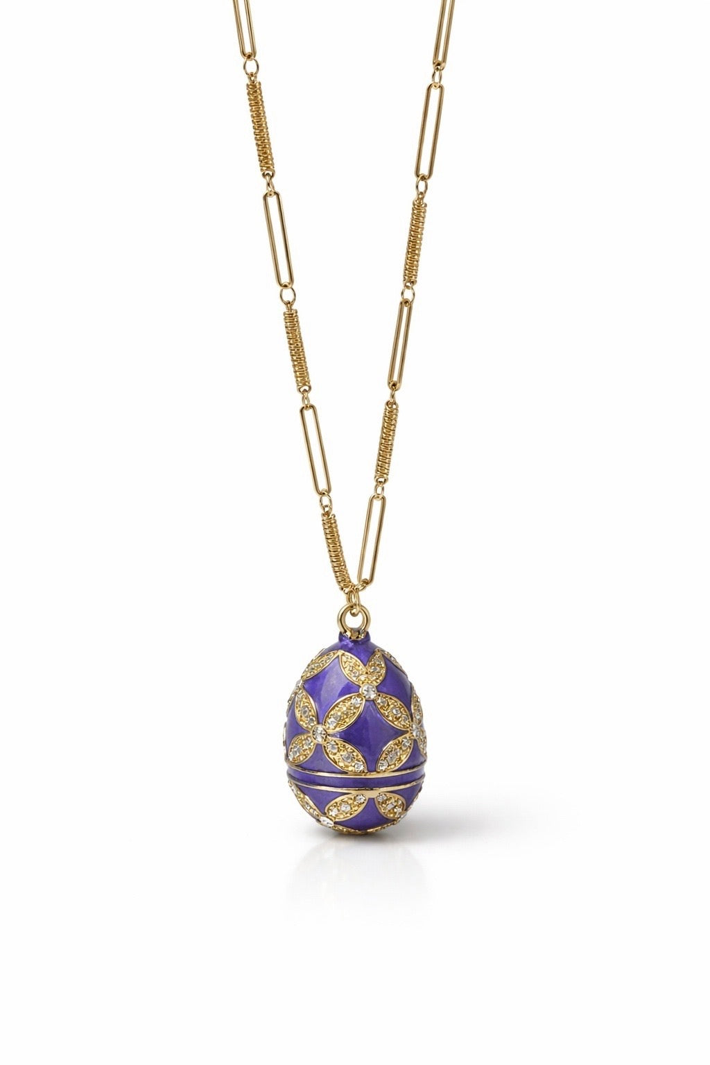 « Sautoir & Pendentif Œuf Émaillé Bleu Lavande » plaqué or