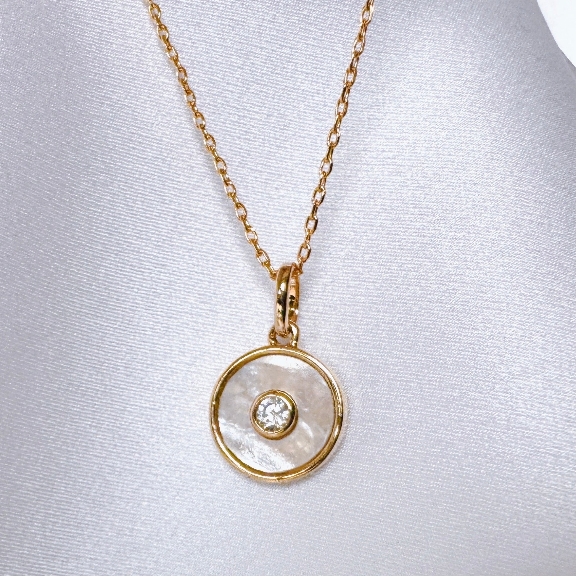 Gold-plated “Small pearly medal” necklace