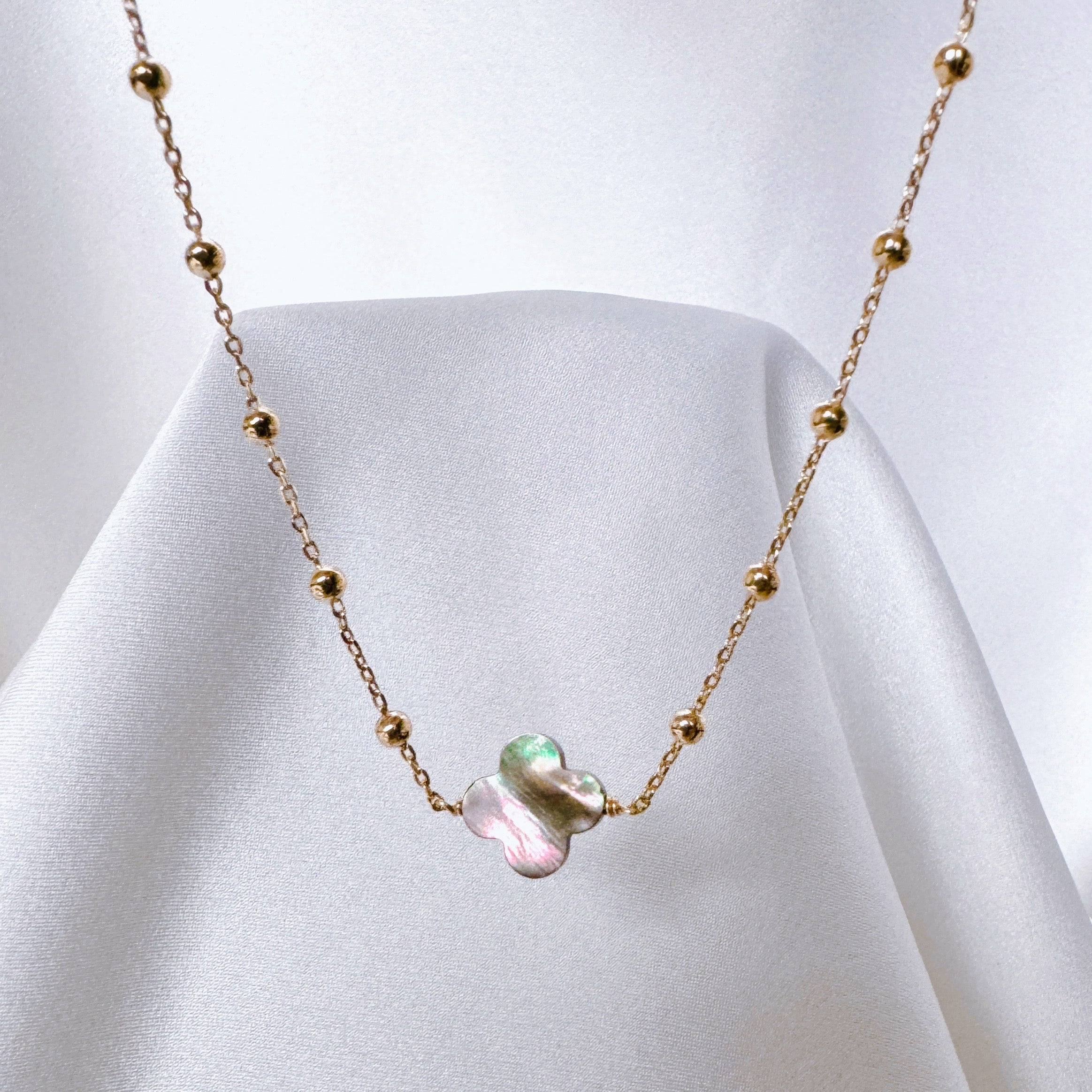 Gold-plated “Gray Clover” necklace