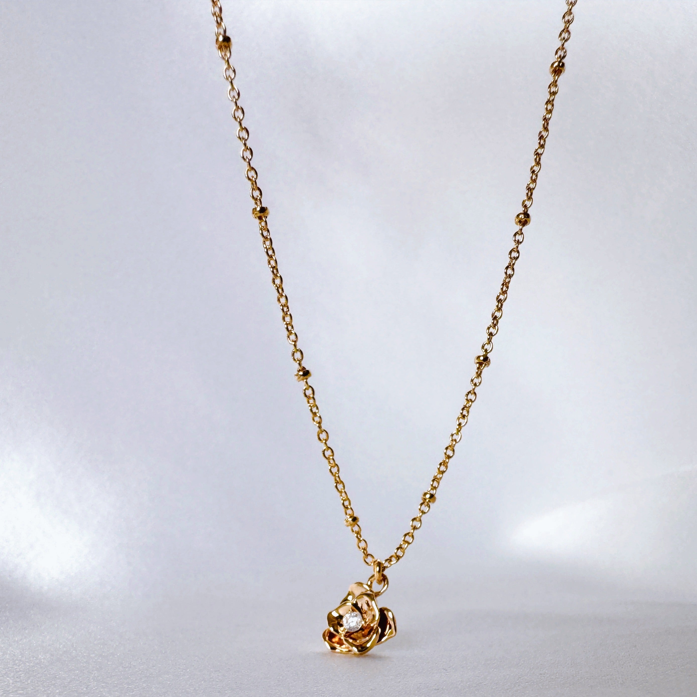 Gold-plated “Camellia” necklace