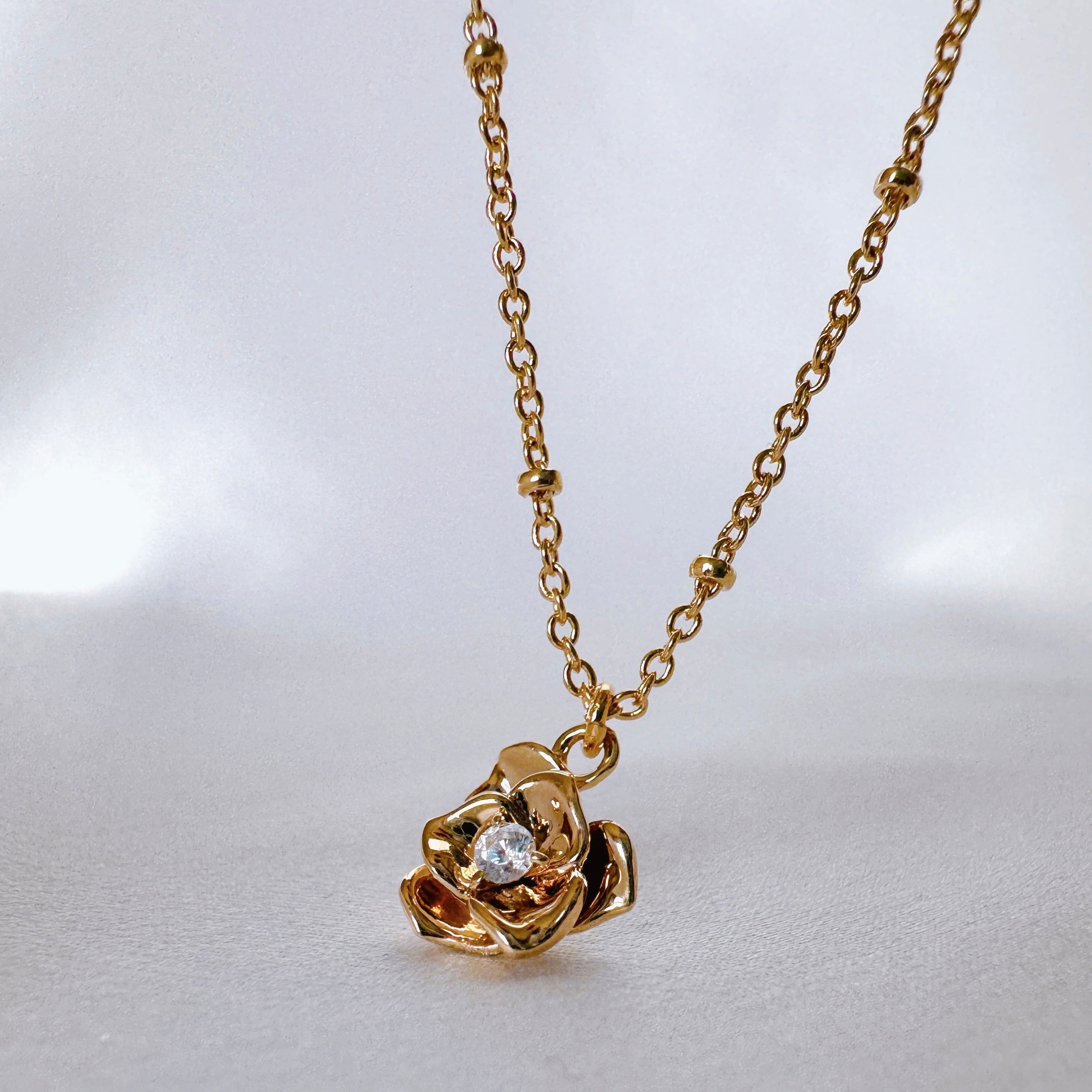 Gold-plated “Camellia” necklace