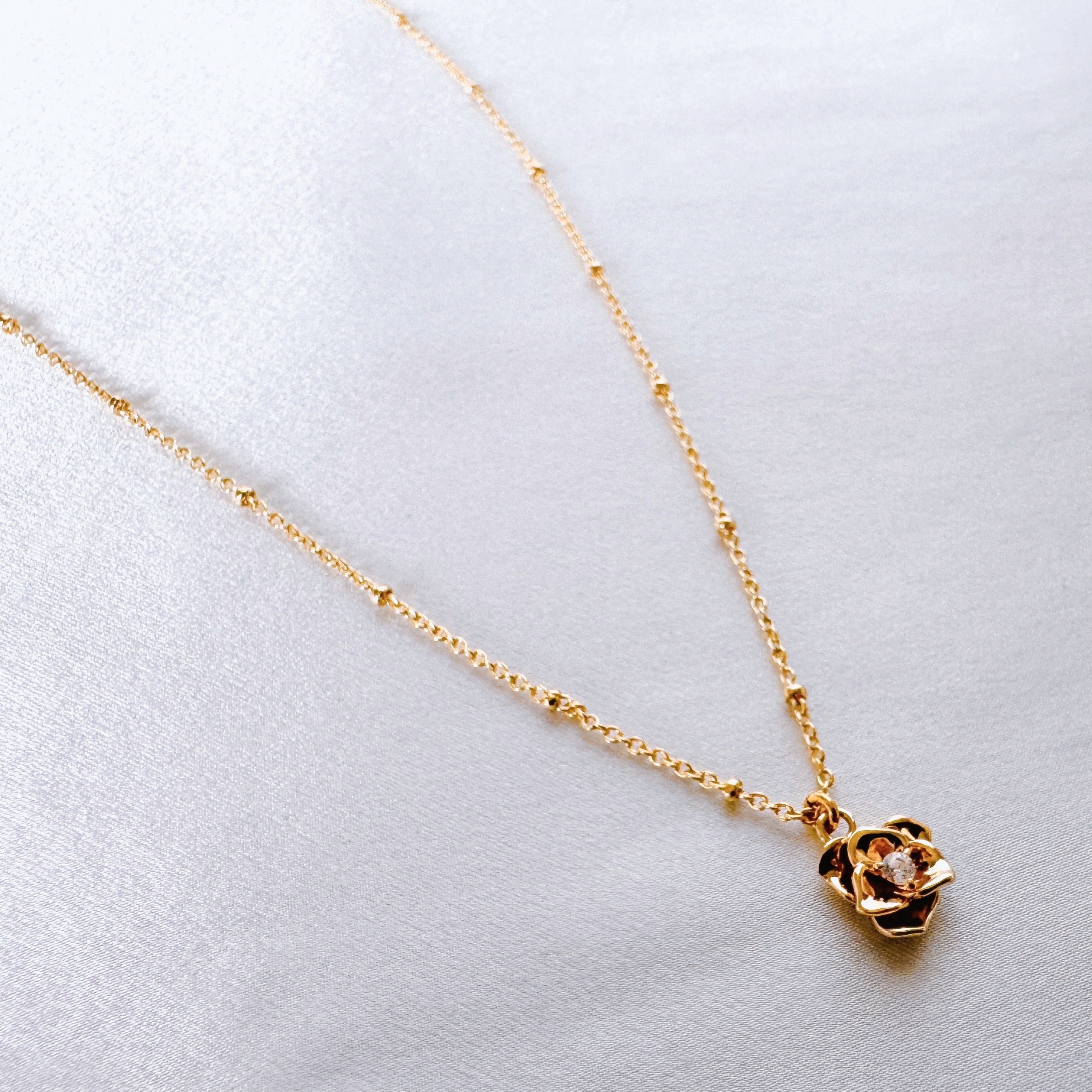 Gold-plated “Camellia” necklace