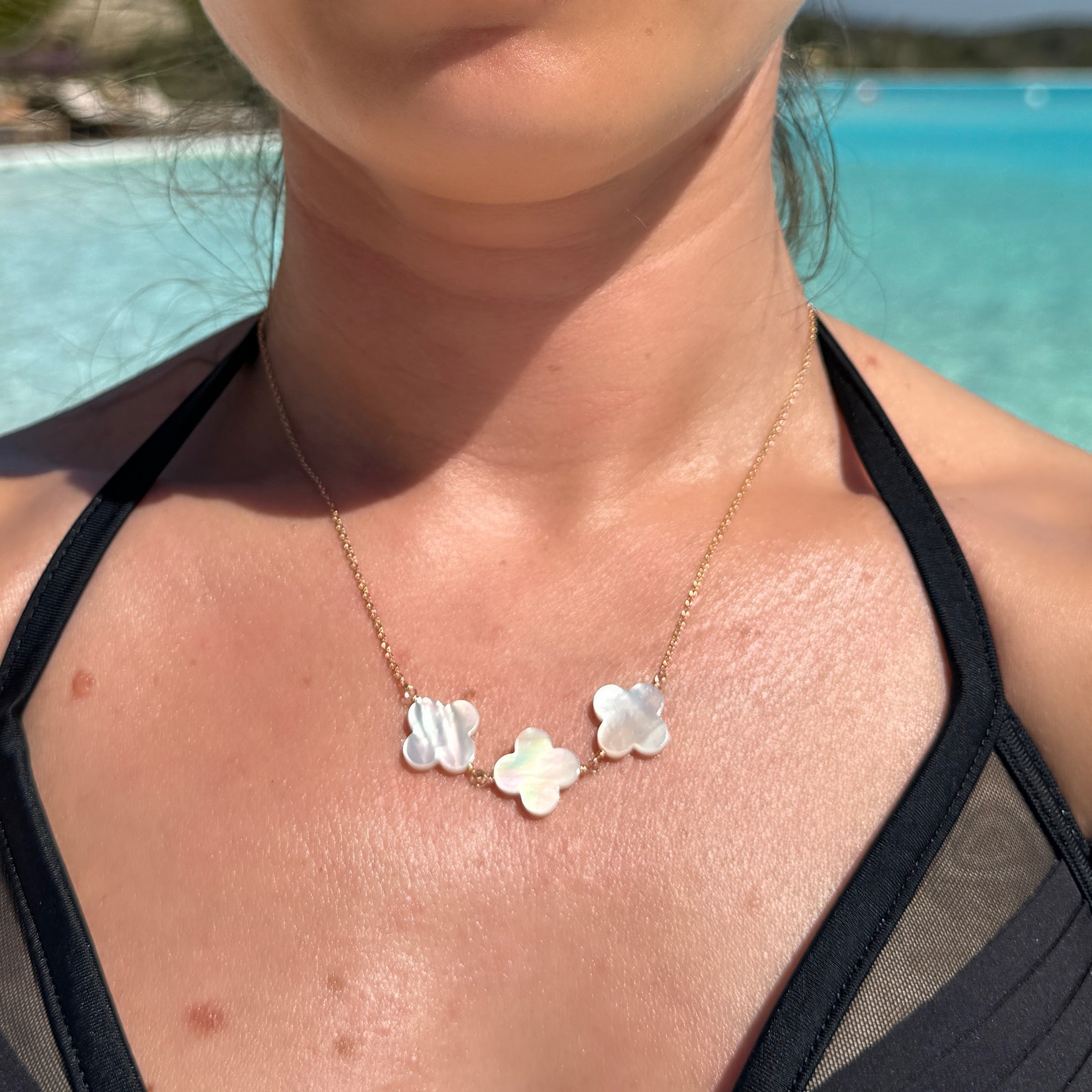 Vergoldete Halskette „3 Kleeblätter aus Perlmutt“.