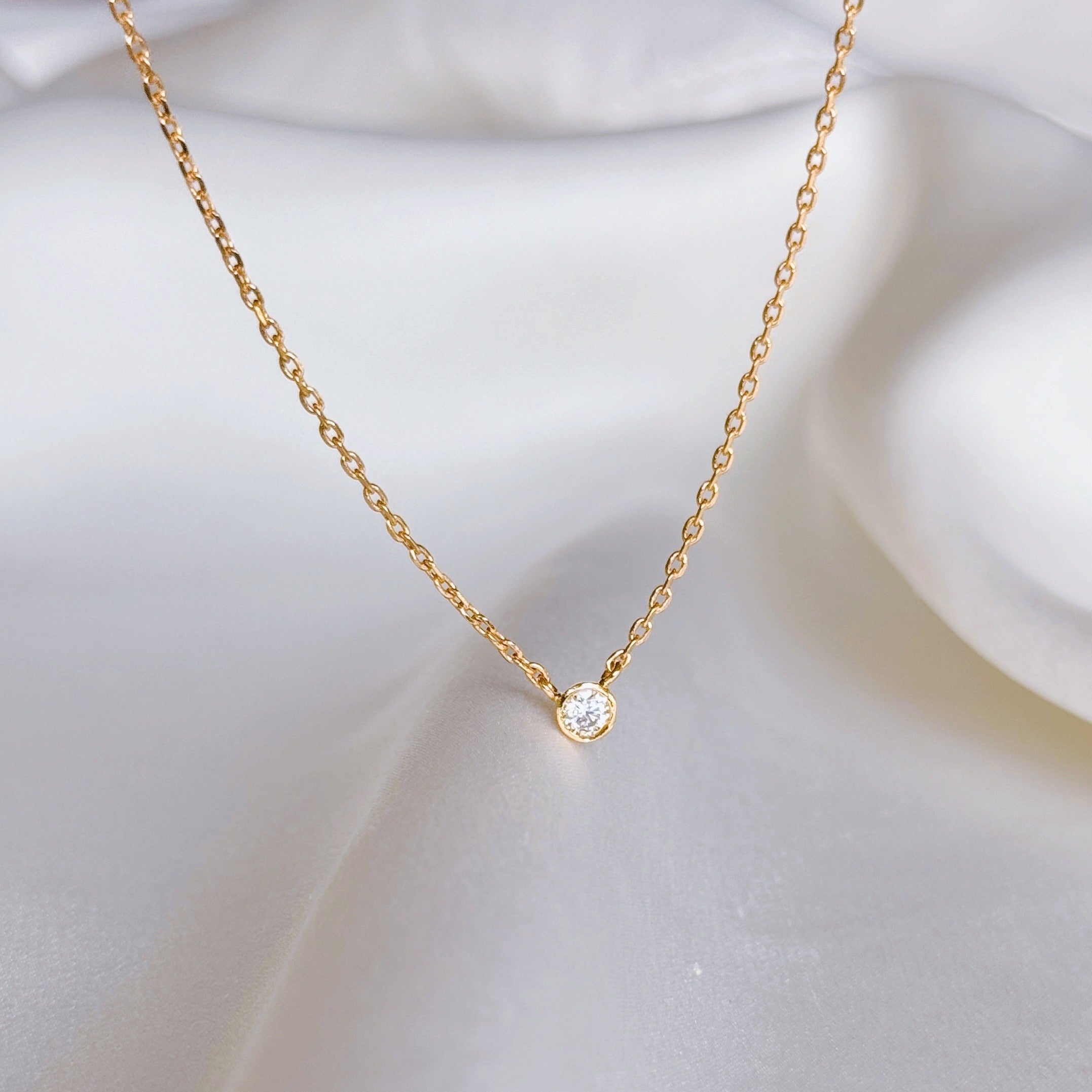 Gold-plated “Closed-set Solitaire” necklace