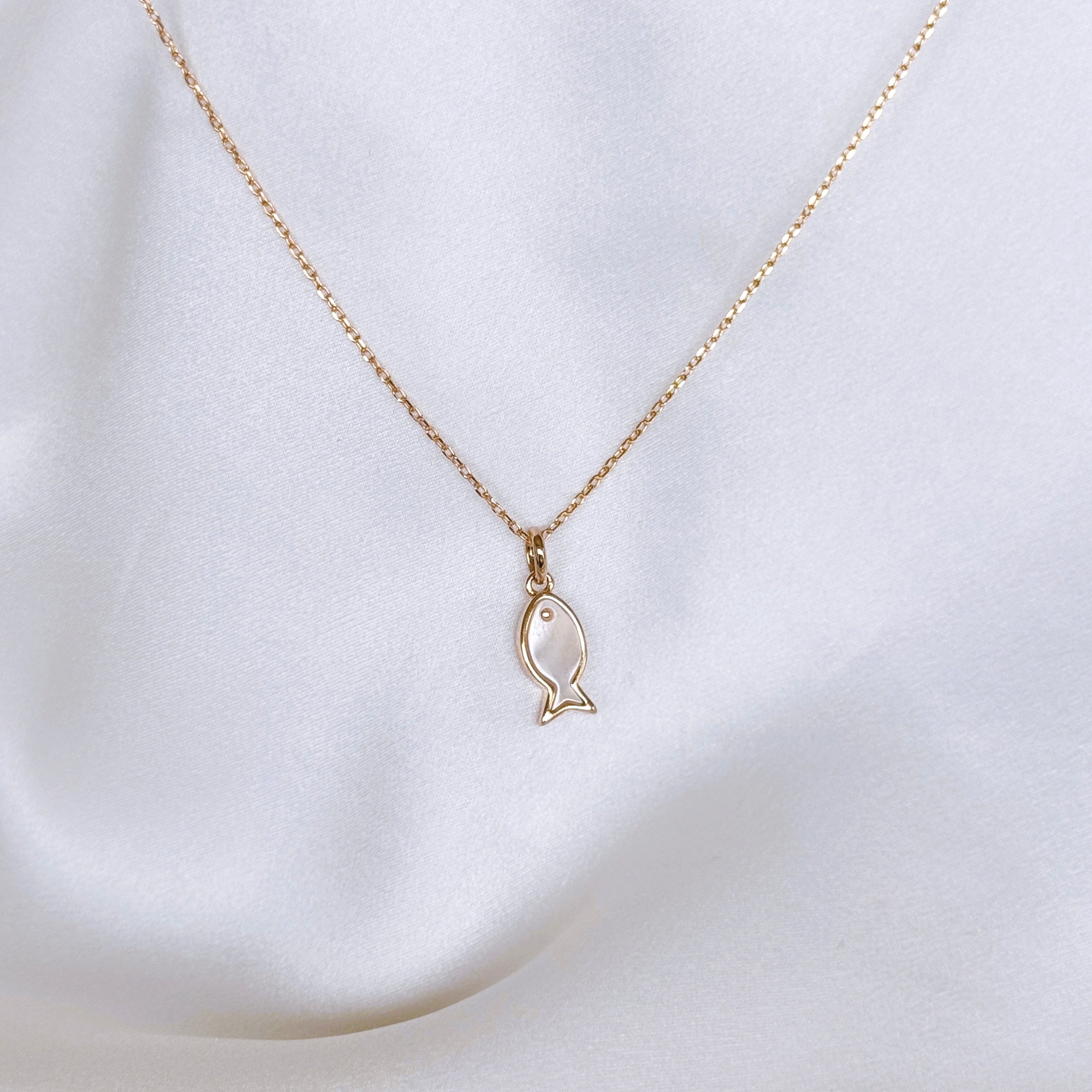 Gold-plated “Pearly fish” necklace