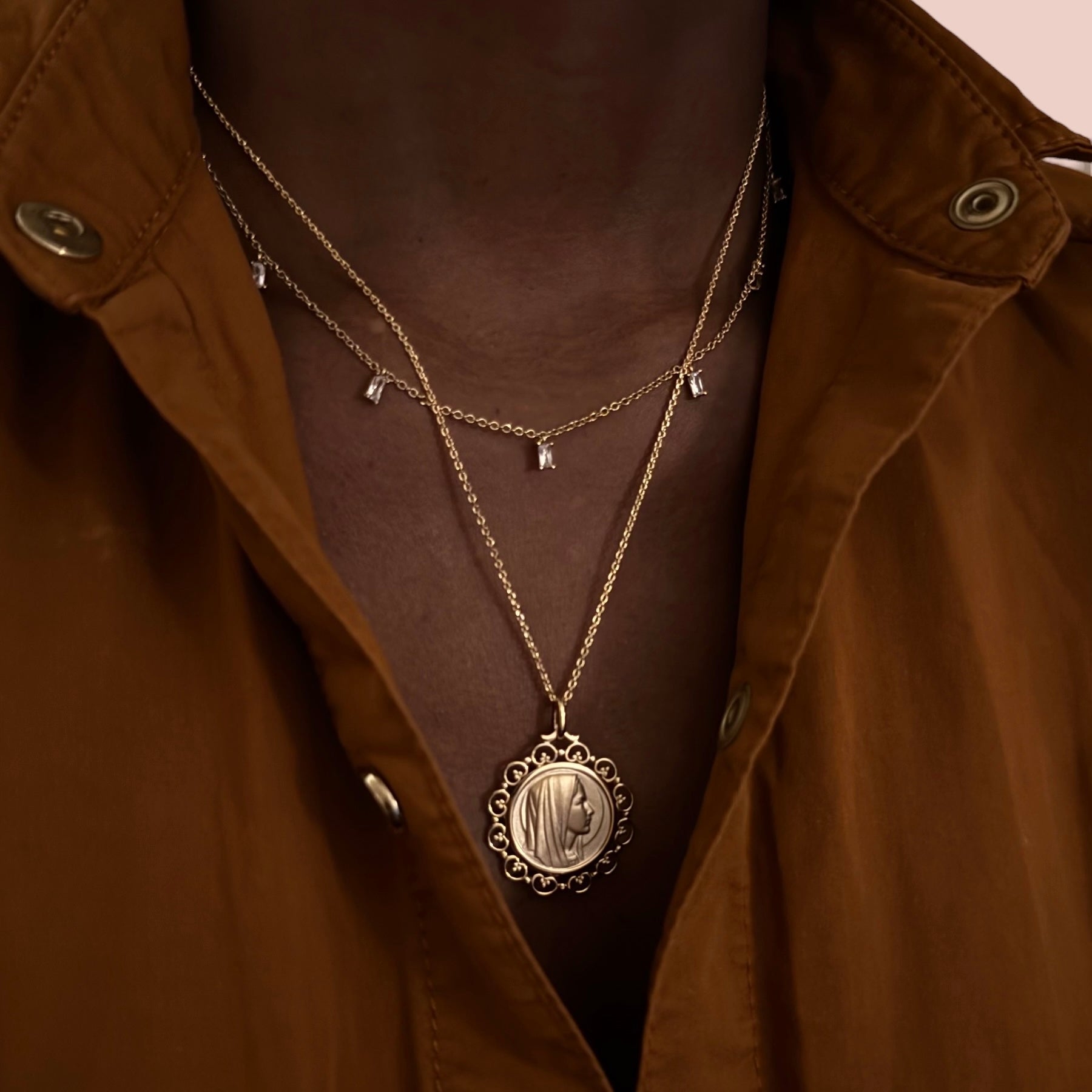 Collier Médaille ajourée "Vierge Marie" plaqué or