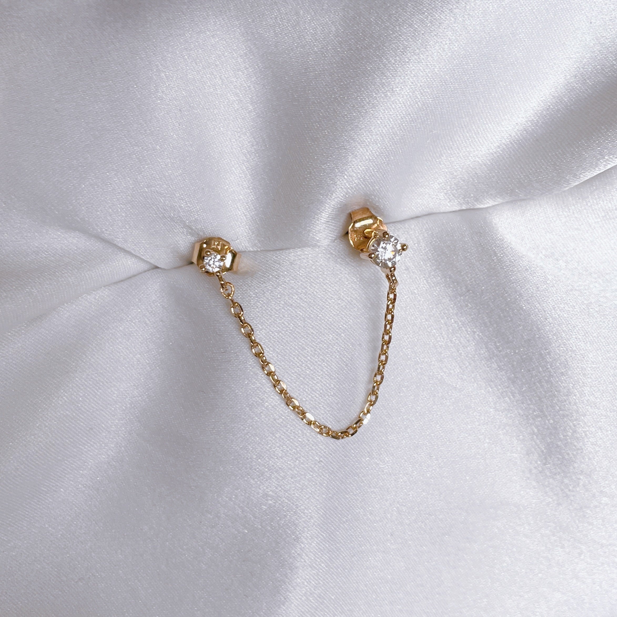 Mono gold-plated “Wow” buckle