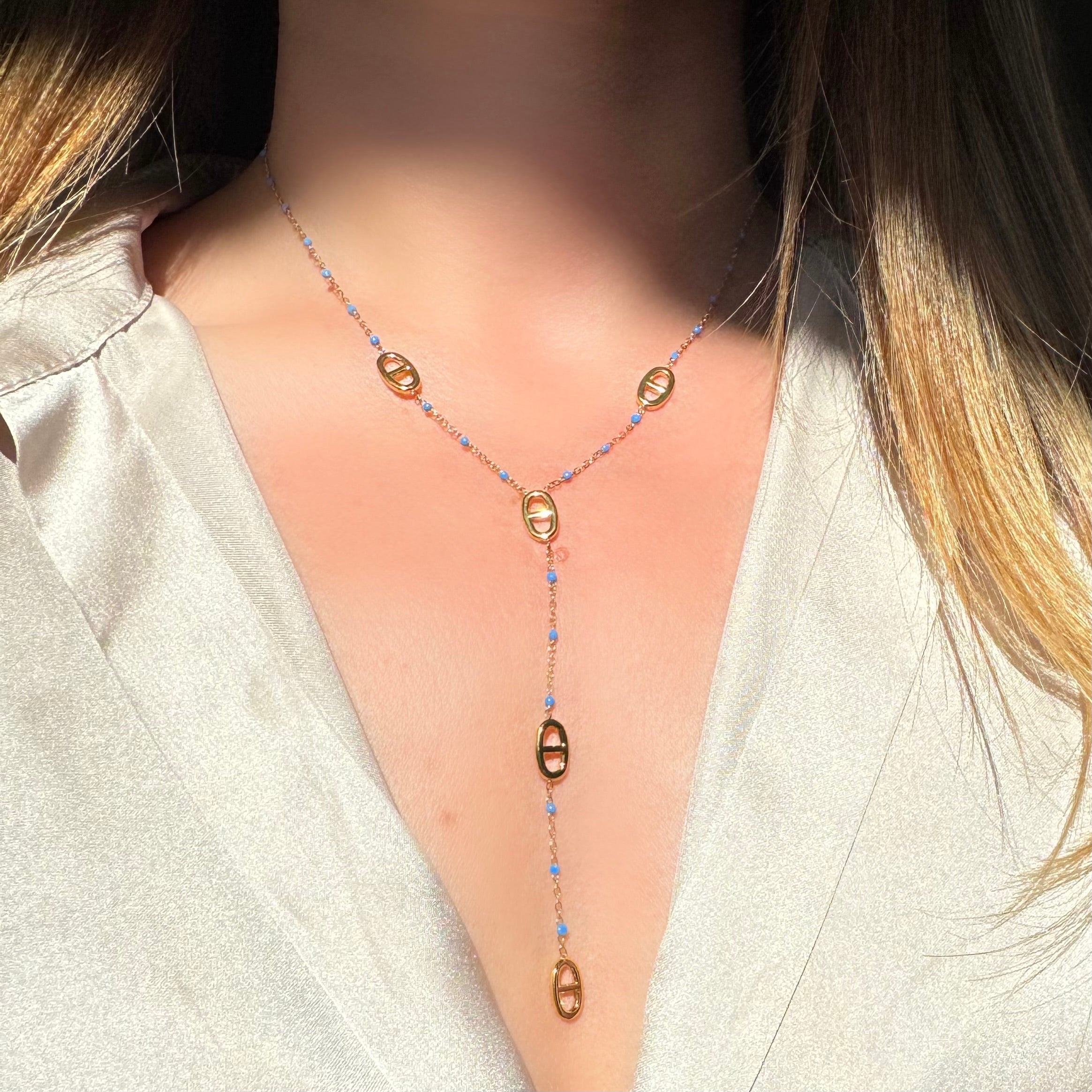 Collier Y Doré & Perles Émaillées Bleues – Élégance Raffinée