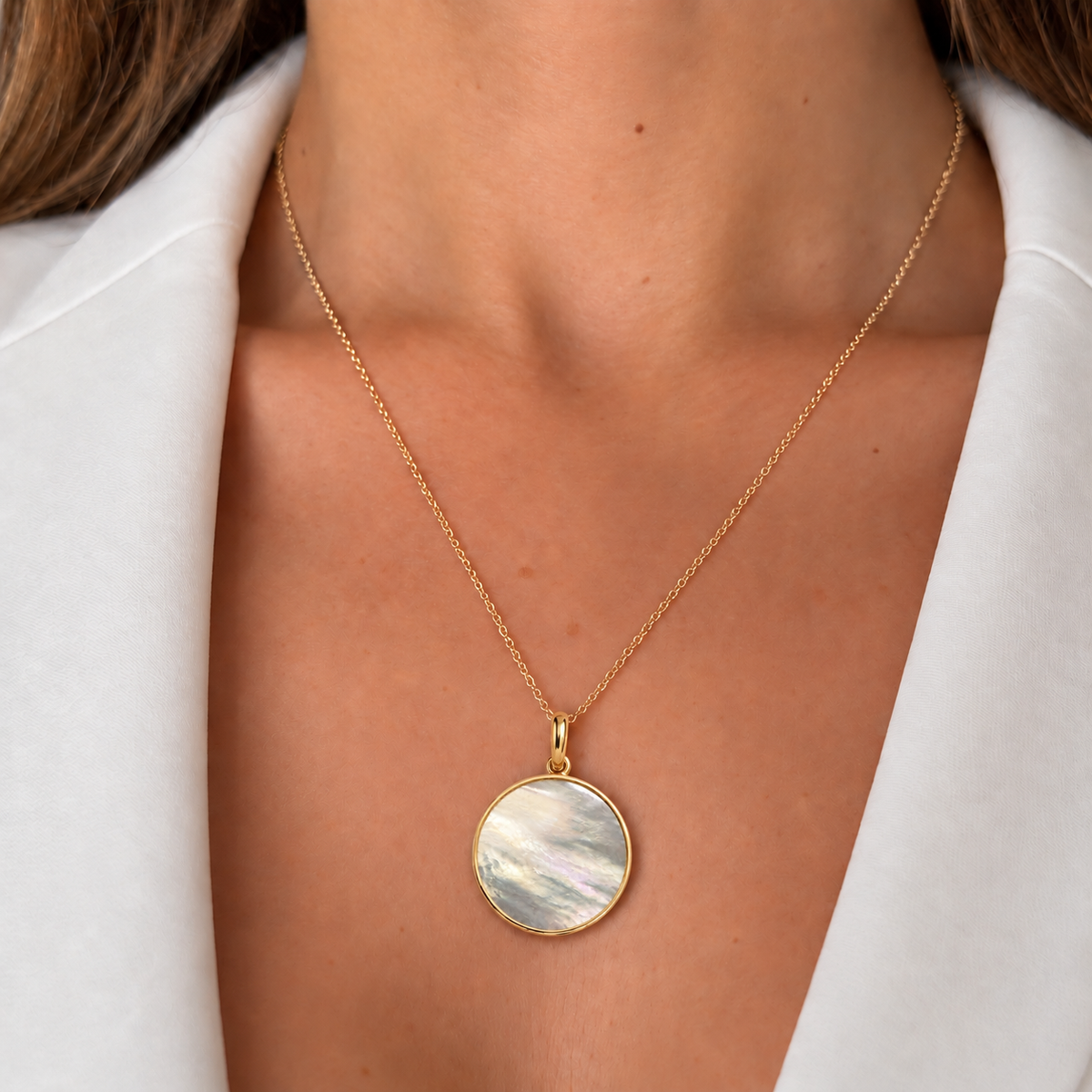 Collier « Médaille Arbre de Vie nacre » plaqué or