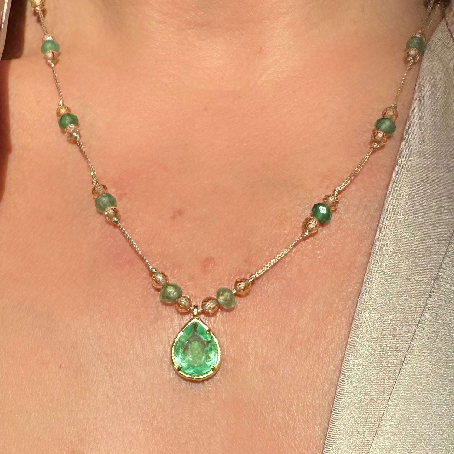 Collier fil « Goutte de Tourmaline Verte » Élégance Naturelle