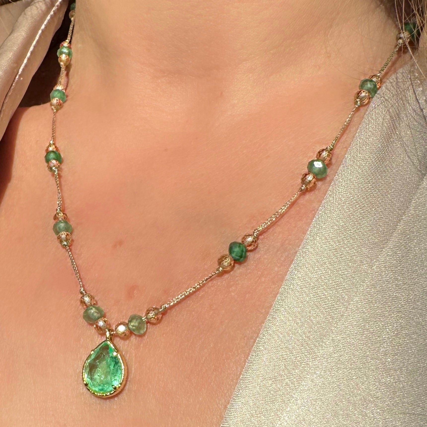 Collier fil « Goutte de Tourmaline Verte » Élégance Naturelle