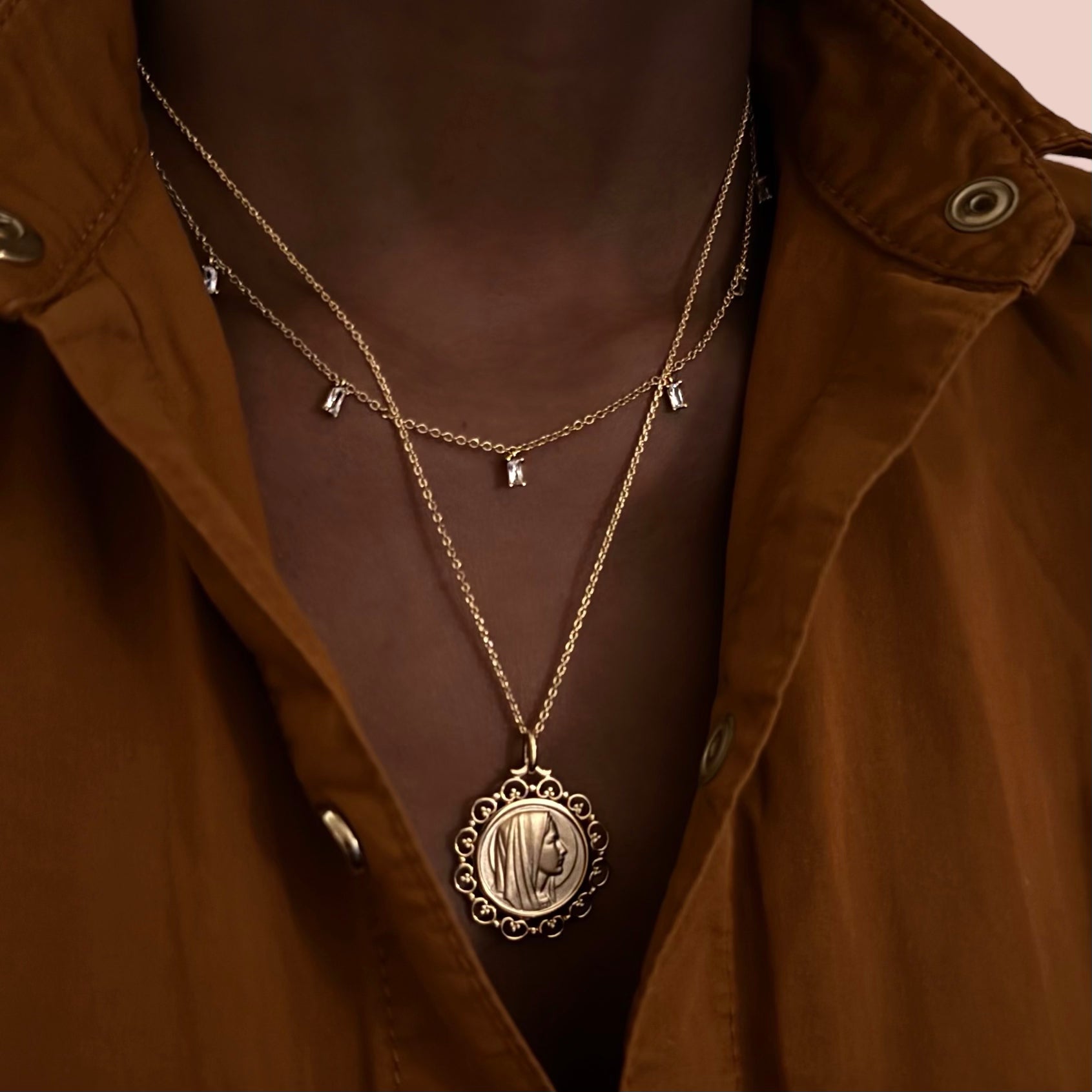 Collier Médaille ajourée "Vierge Marie" plaqué or