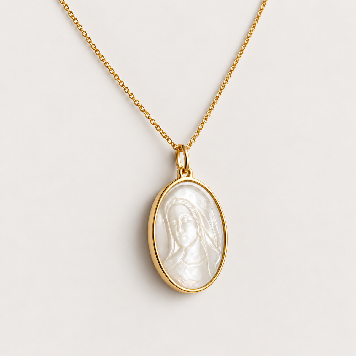 Collier « Médaille Vierge Marie nacre » plaqué or