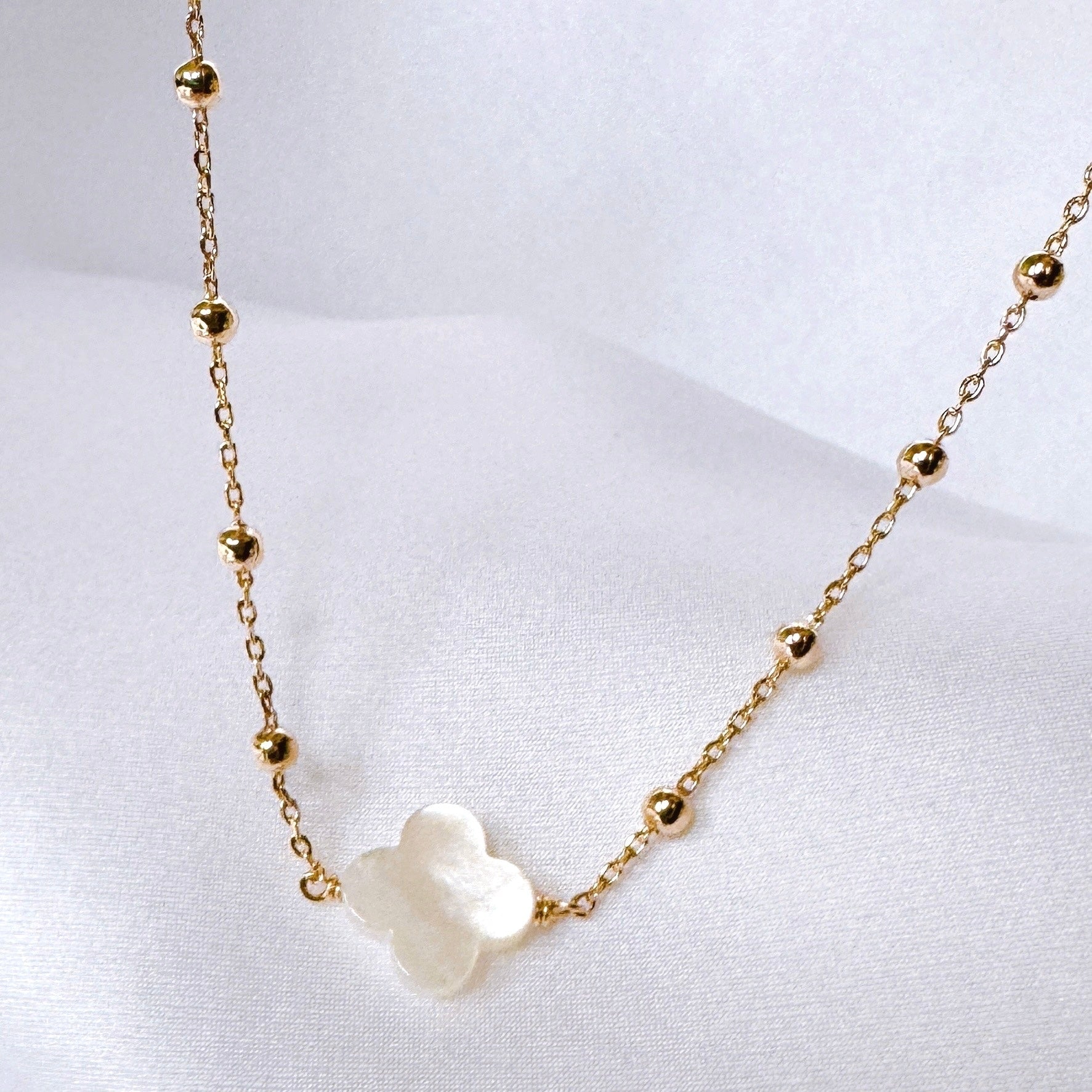 Gold-plated “Pearly Clover” necklace