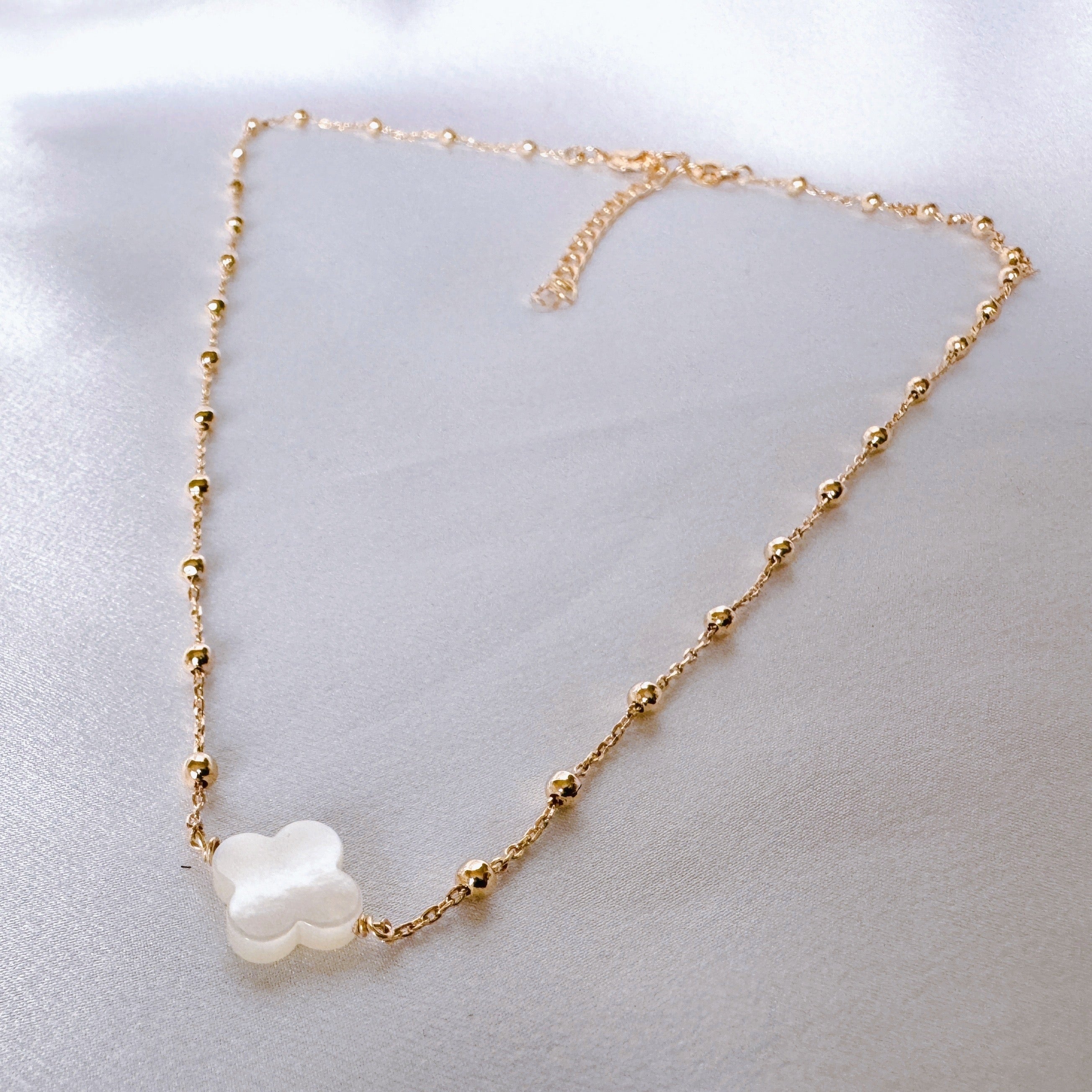 Gold-plated “Pearly Clover” necklace