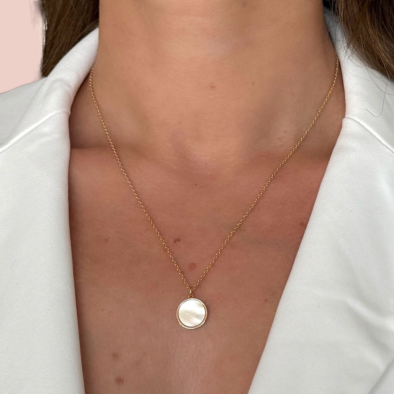 Gold-plated “Small mother-of-pearl medal” necklace