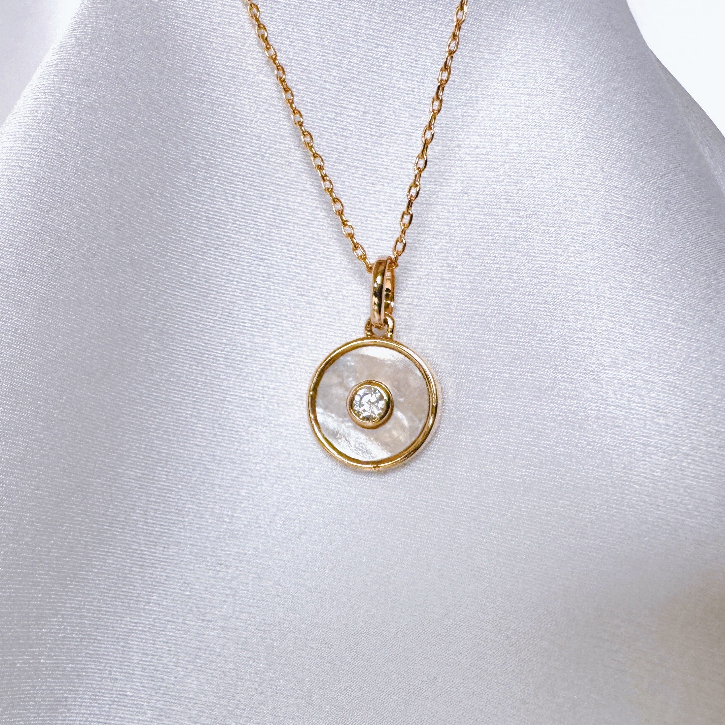 Gold-plated “Small pearly medal” necklace