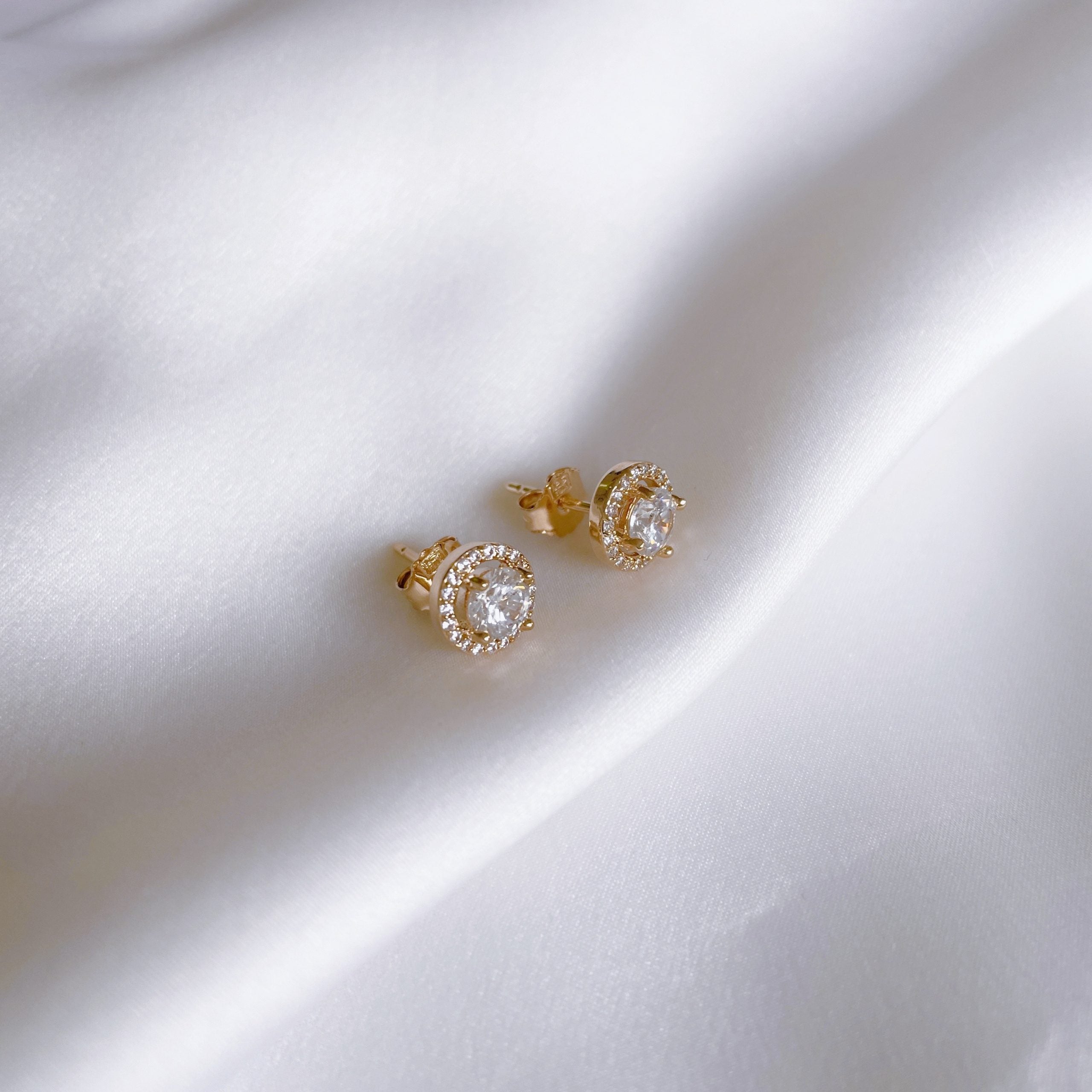 Gold-plated “Solitaire crimped” earrings
