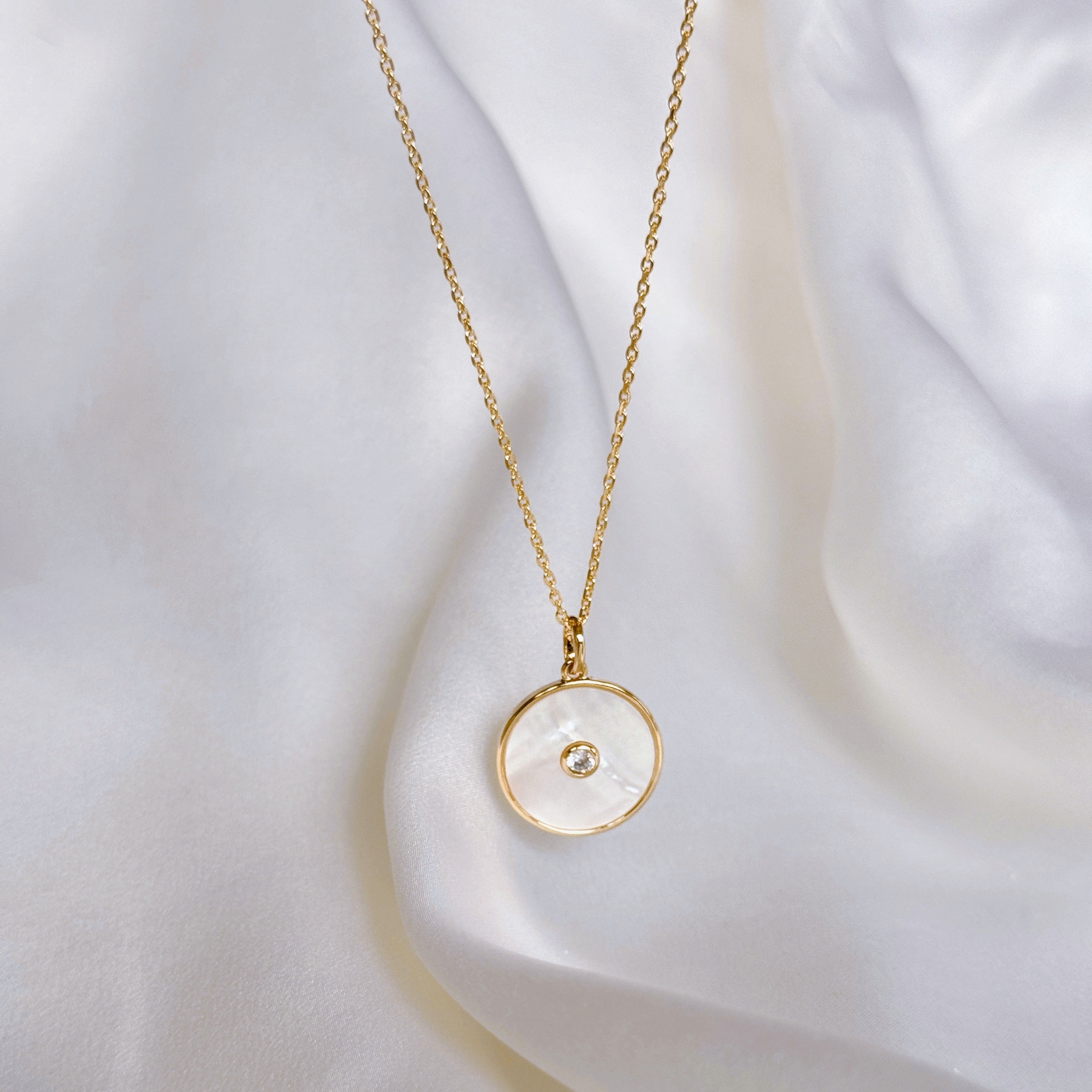 Gold-plated “Pearly medal” necklace