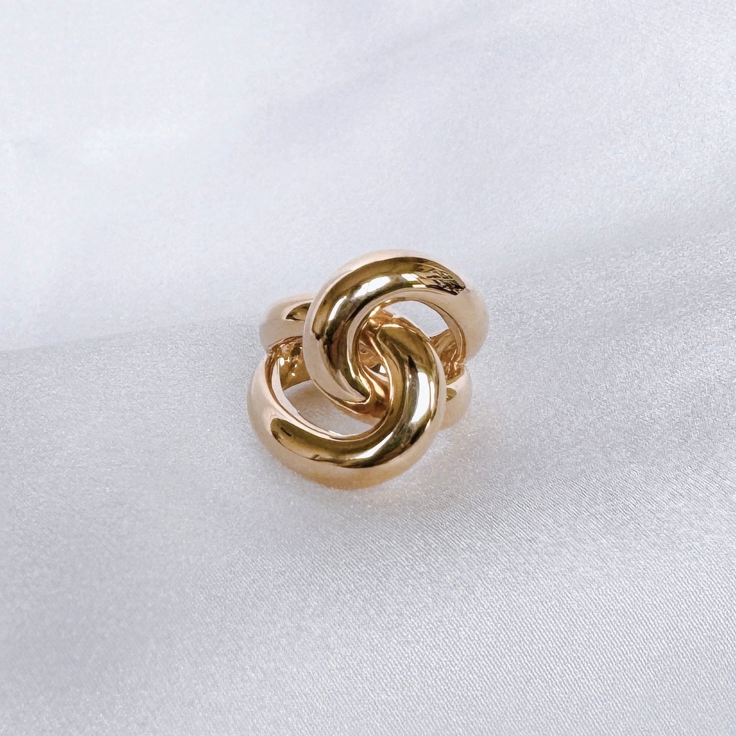 Gold-plated “Entrelacés” ring