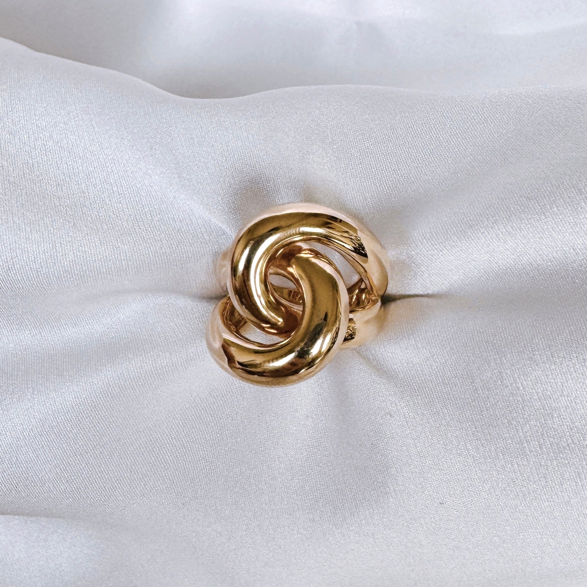 Gold-plated “Entrelacés” ring