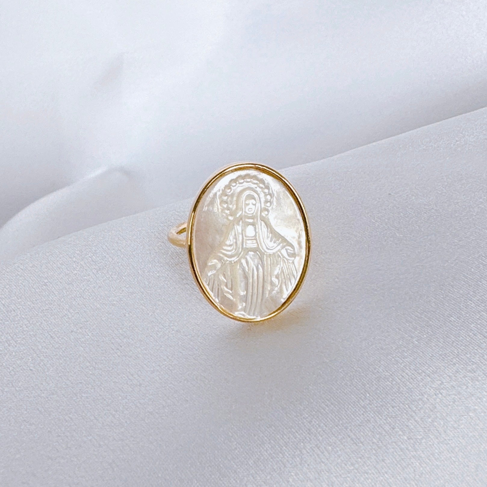 Gold-plated “Virgin Mary mother-of-pearl” ring 