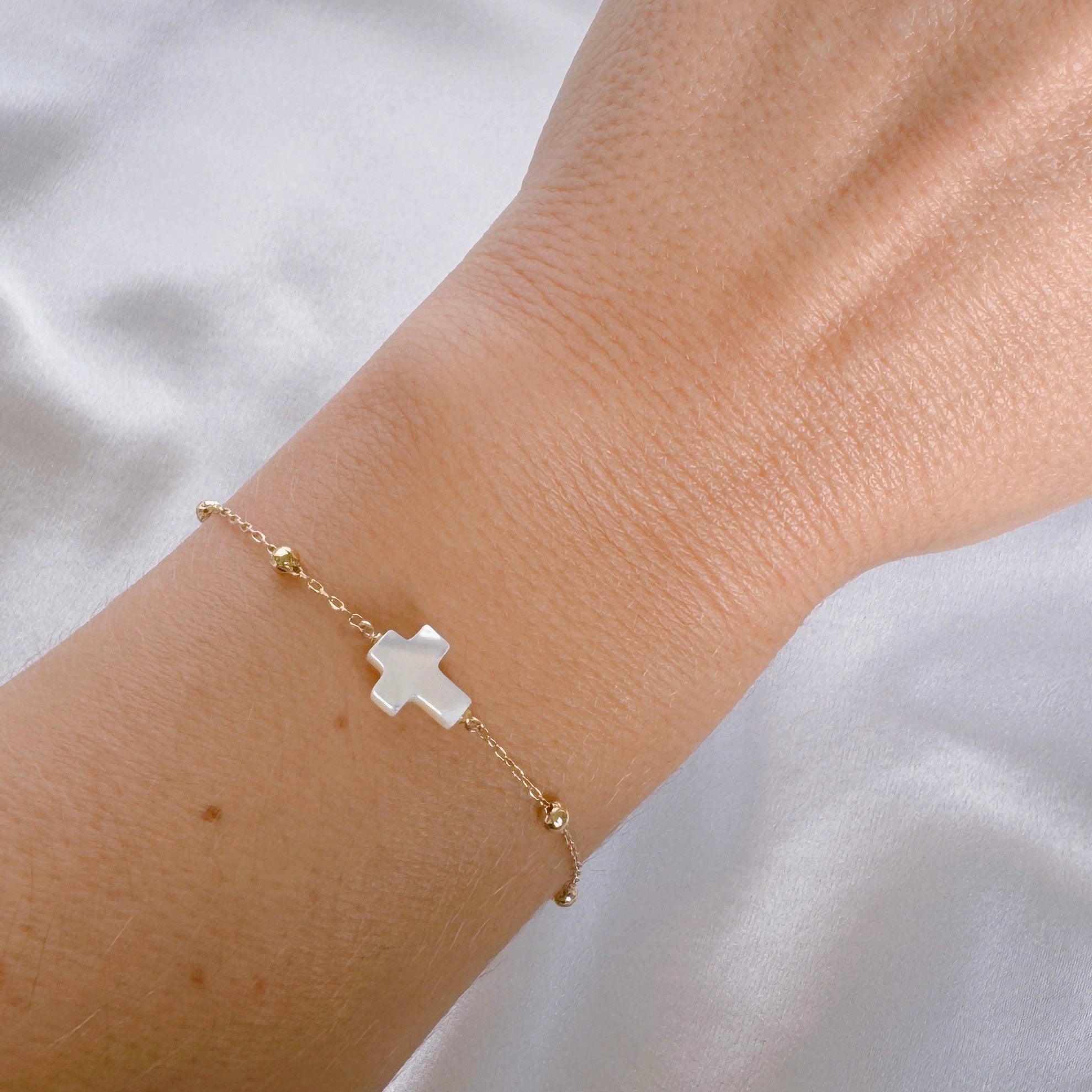 Gold-plated “Mother-of-pearl cross” bracelet