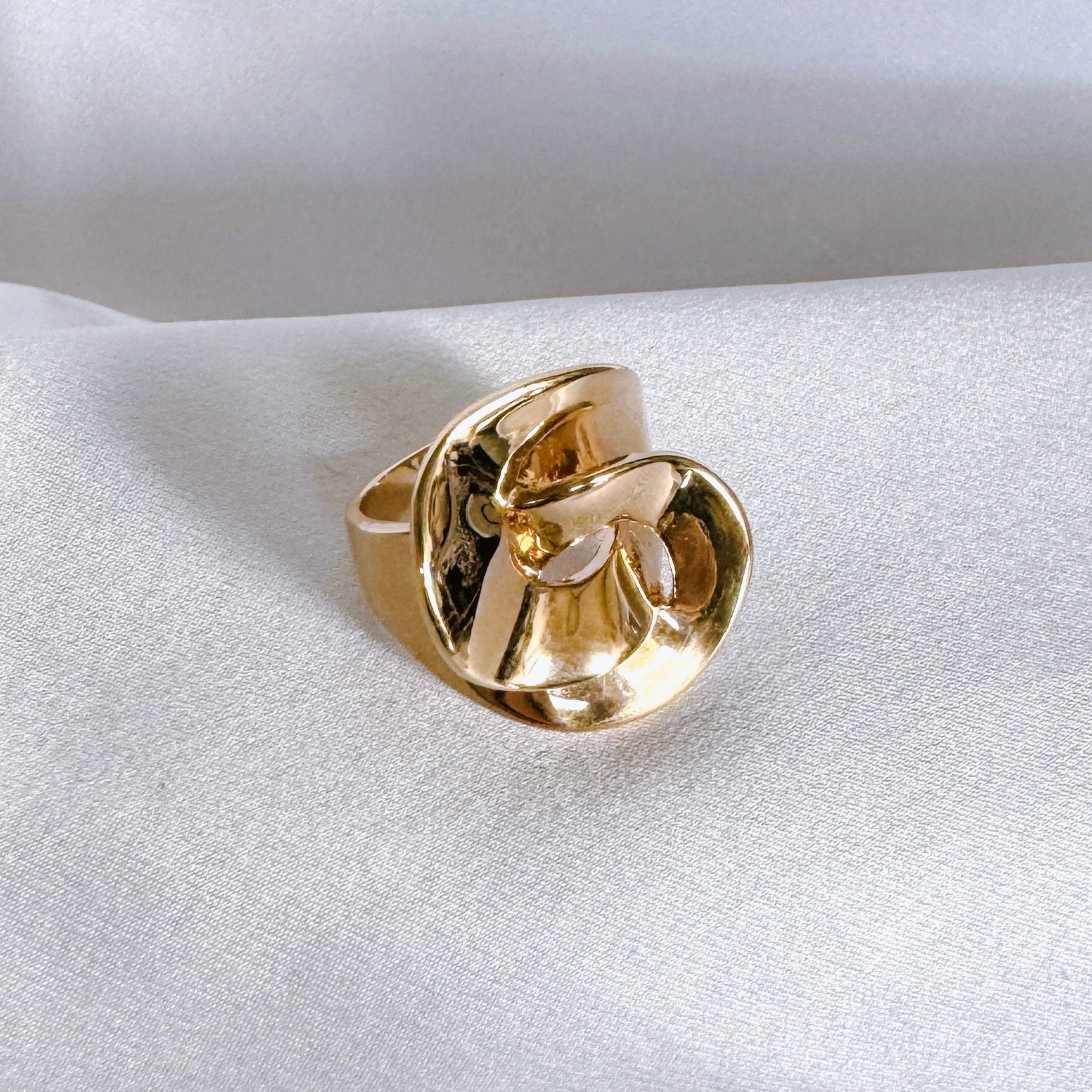 Gold-plated “Contemporary Interlaced” ring