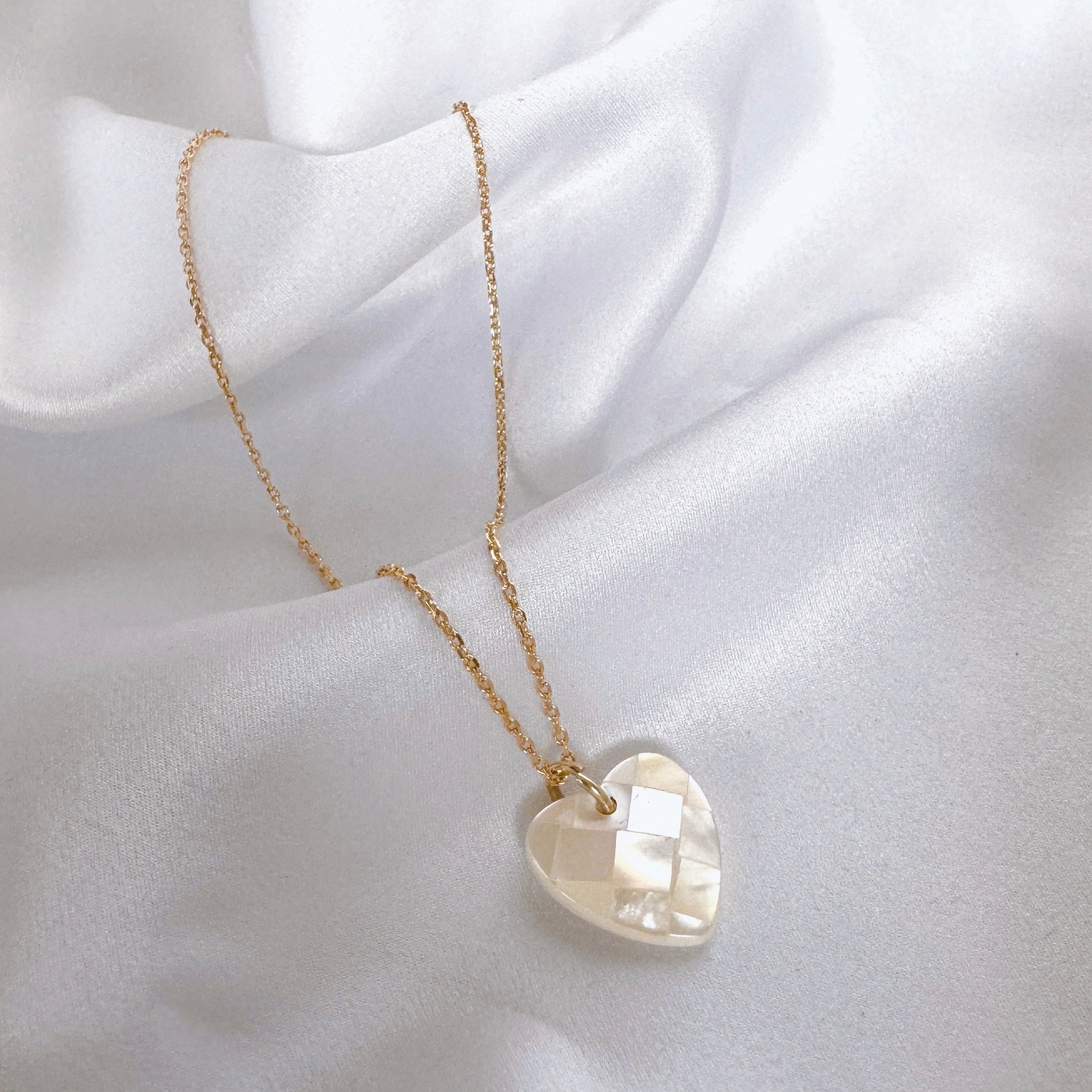 Gold-plated “Mother-of-pearl Heart” necklace 