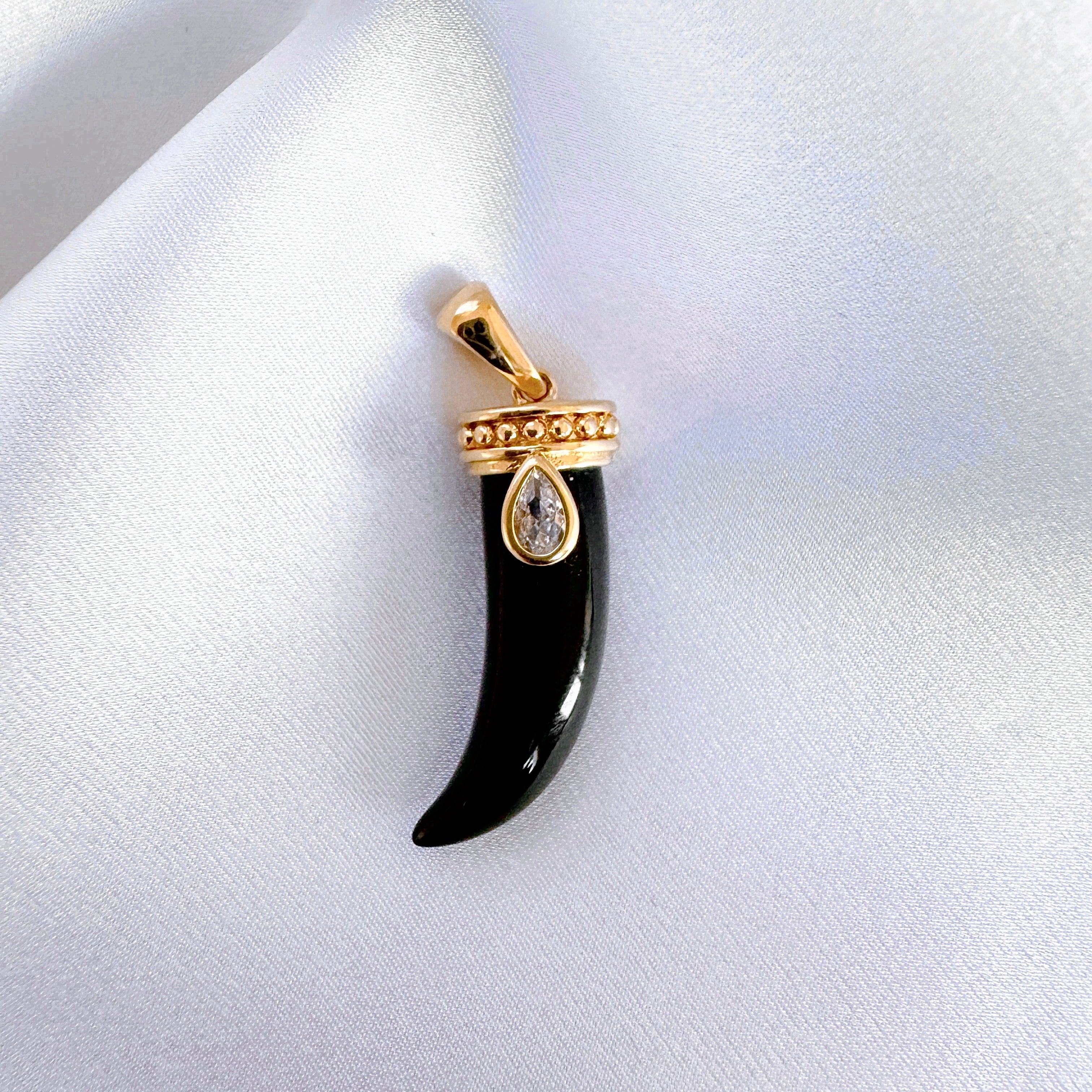 Gold-plated “Onyx Horn” pendant 