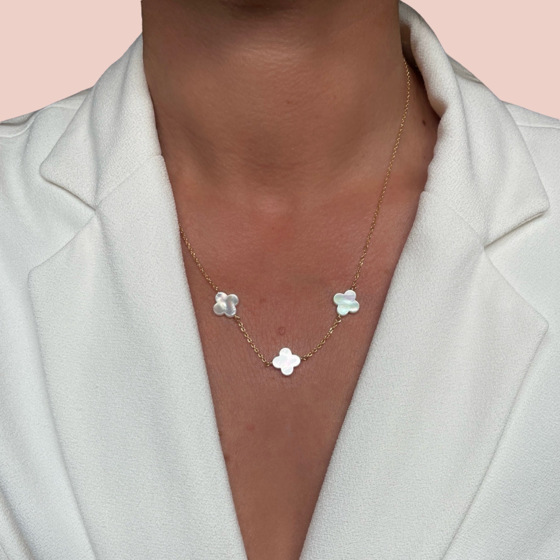 Gold-plated “White mother-of-pearl clovers” necklace