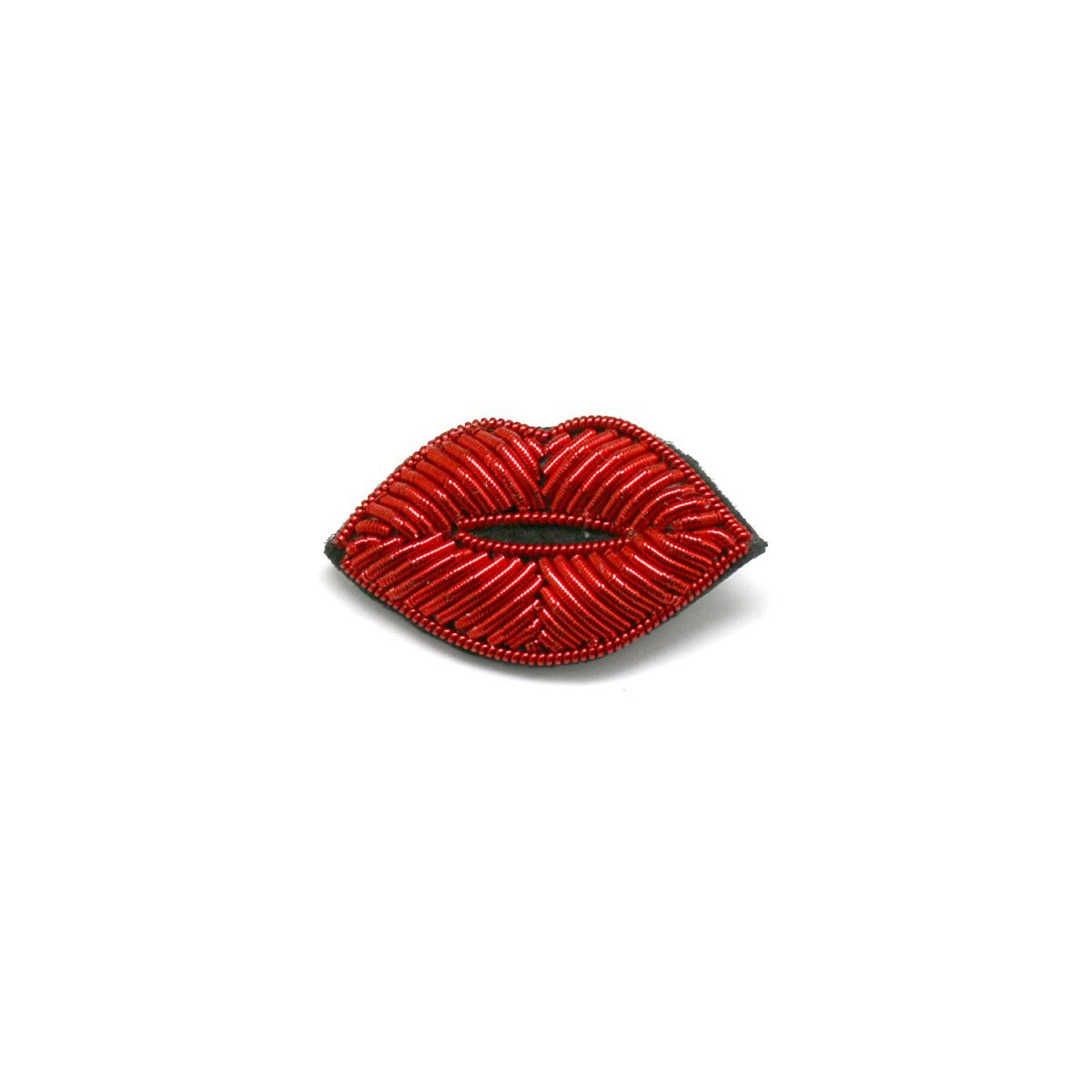 Broche brodée "Bouche rouge"