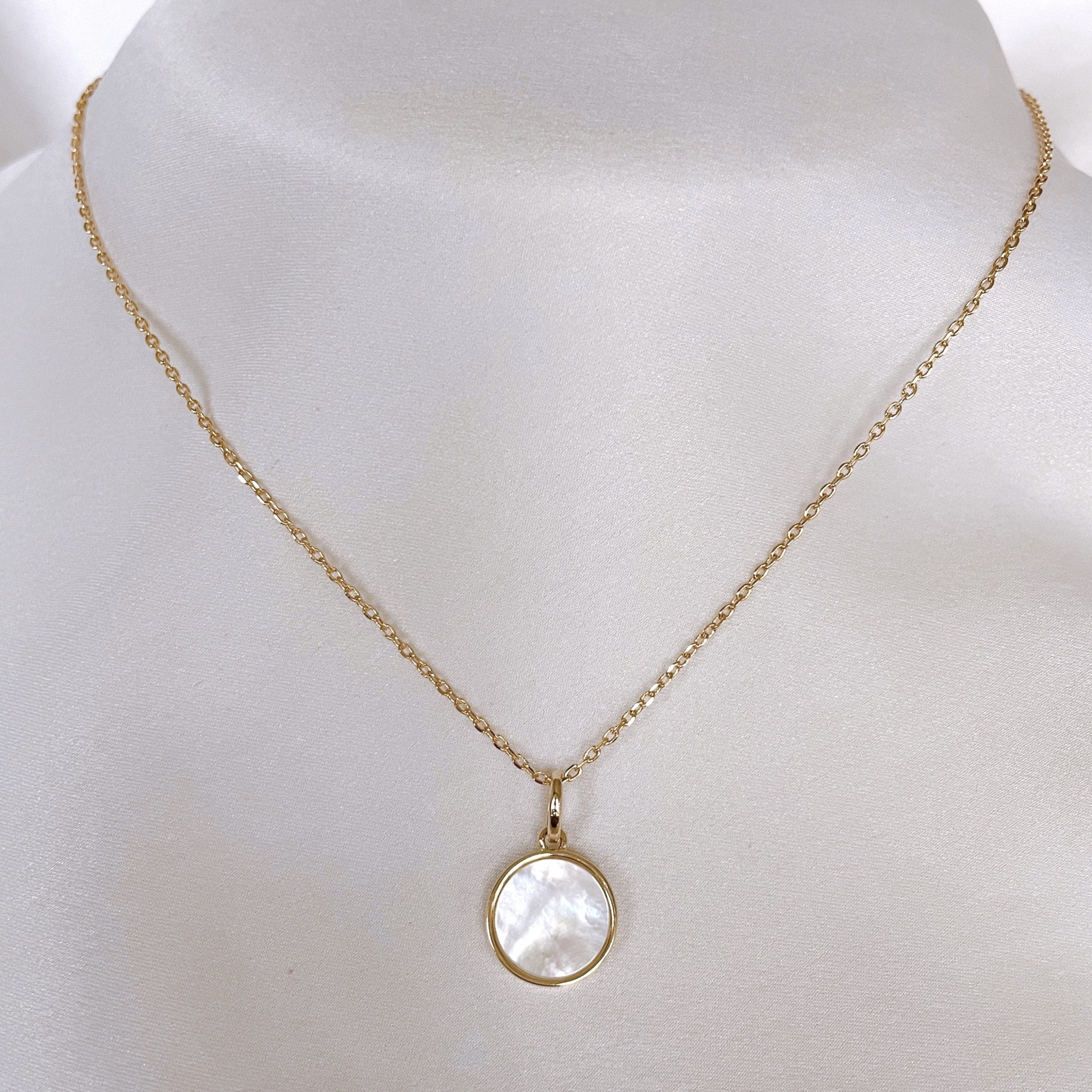 Gold-plated “Mother-of-pearl medal” necklace 