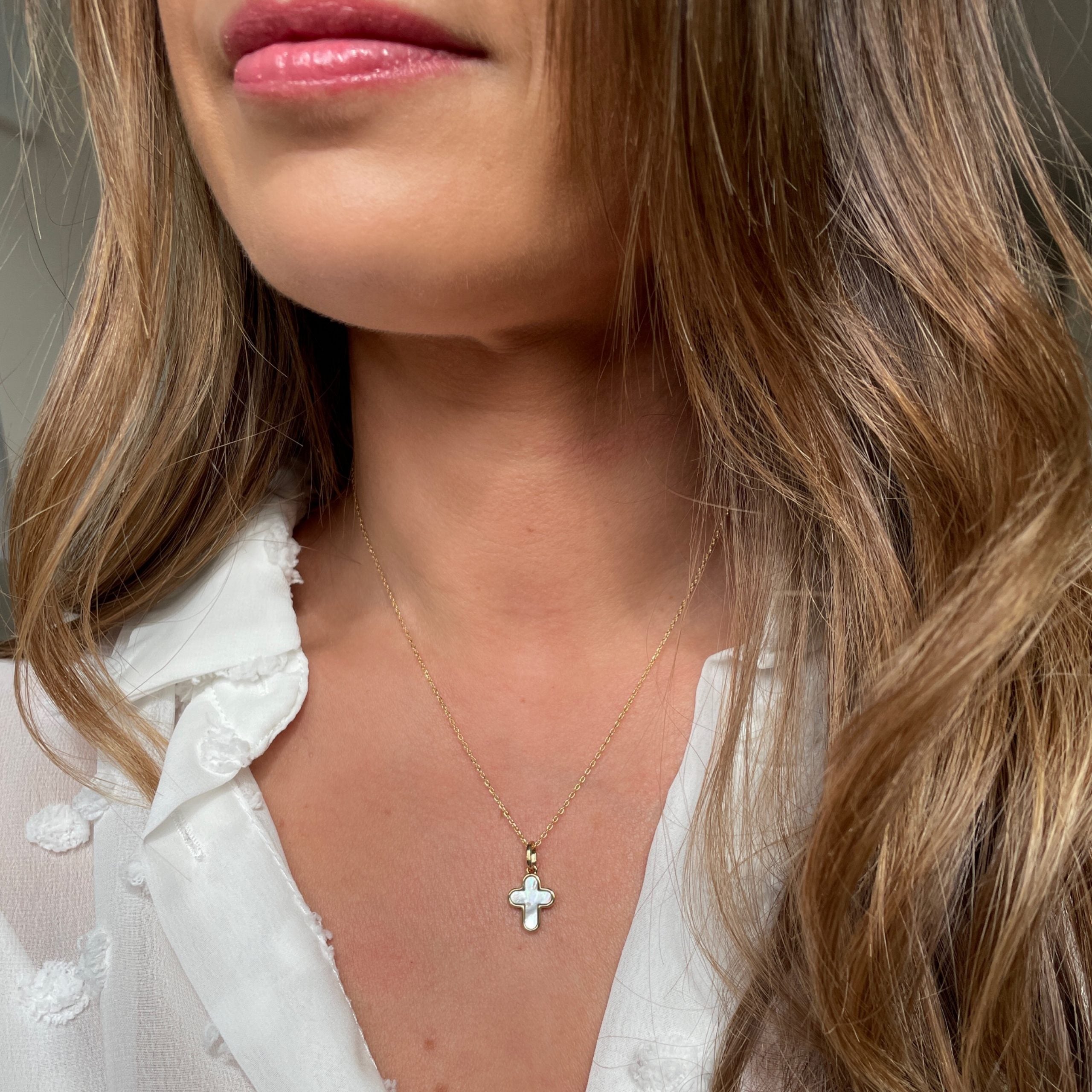 Gold-plated and mother-of-pearl “Rounded Cross” necklace
